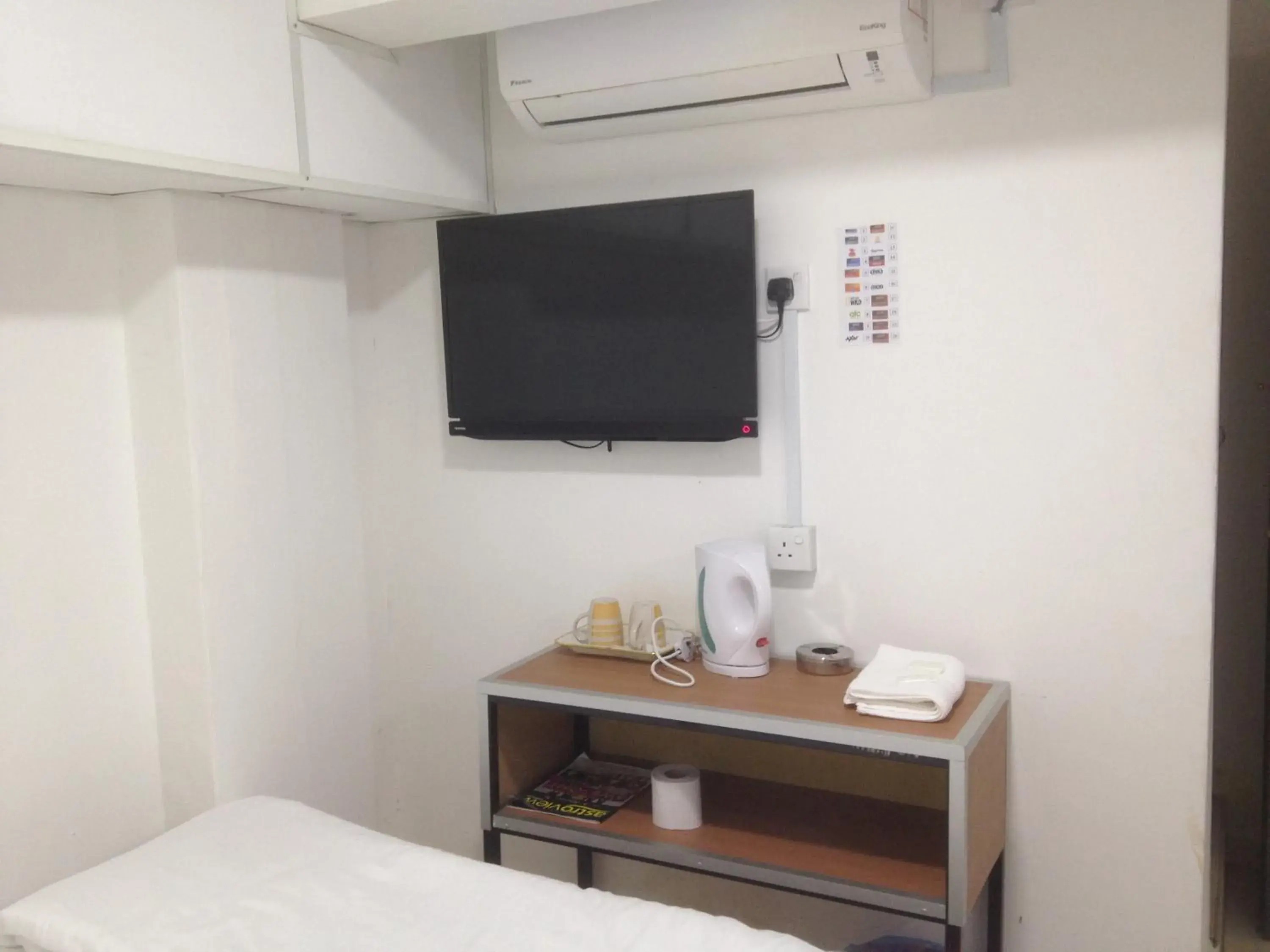 Communal lounge/ TV room, Bed in Axis Hotel Communal lounge/ TV room, Bed in Axis Hotel