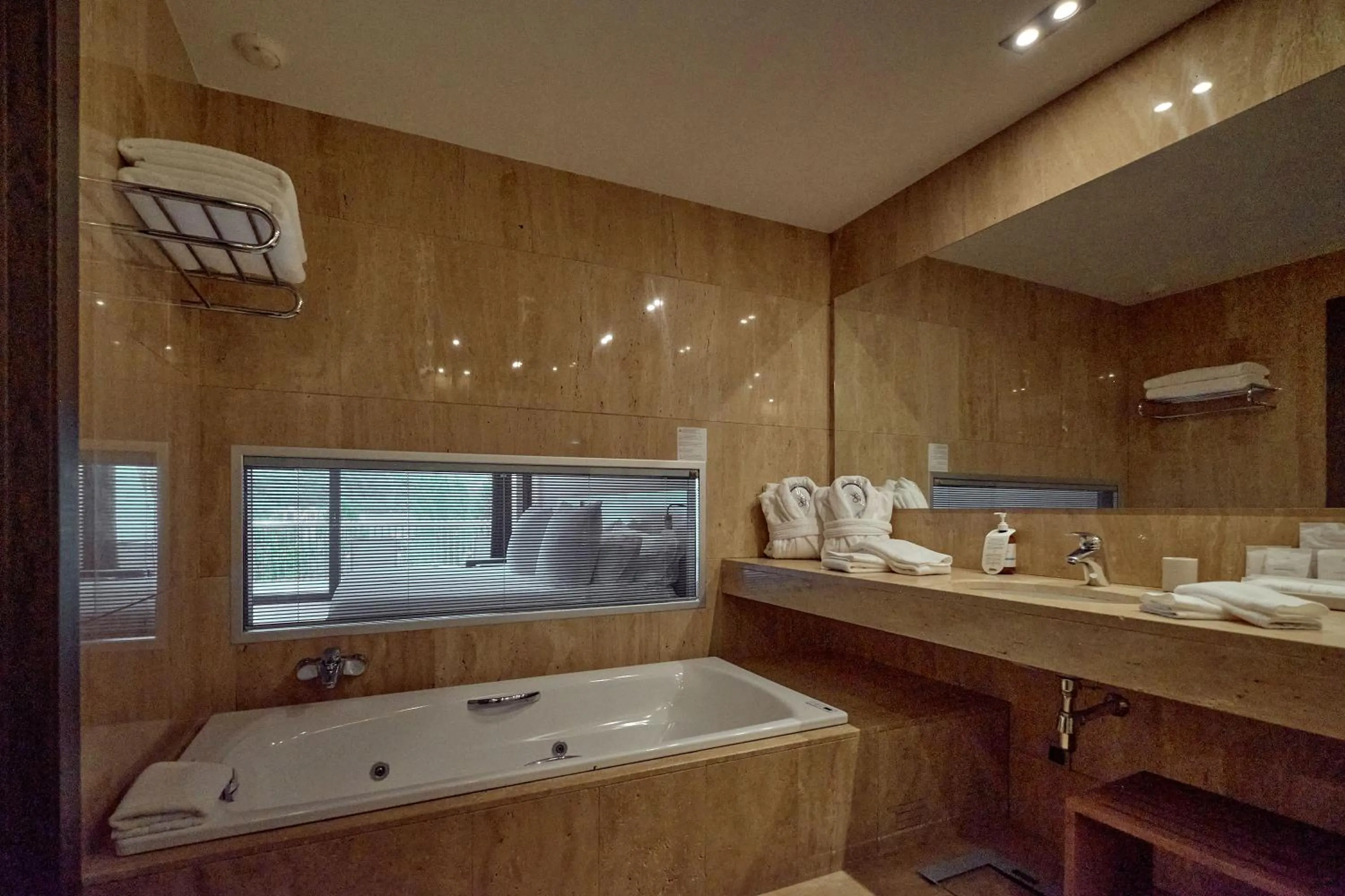 Bathroom in Andorra Park Hotel