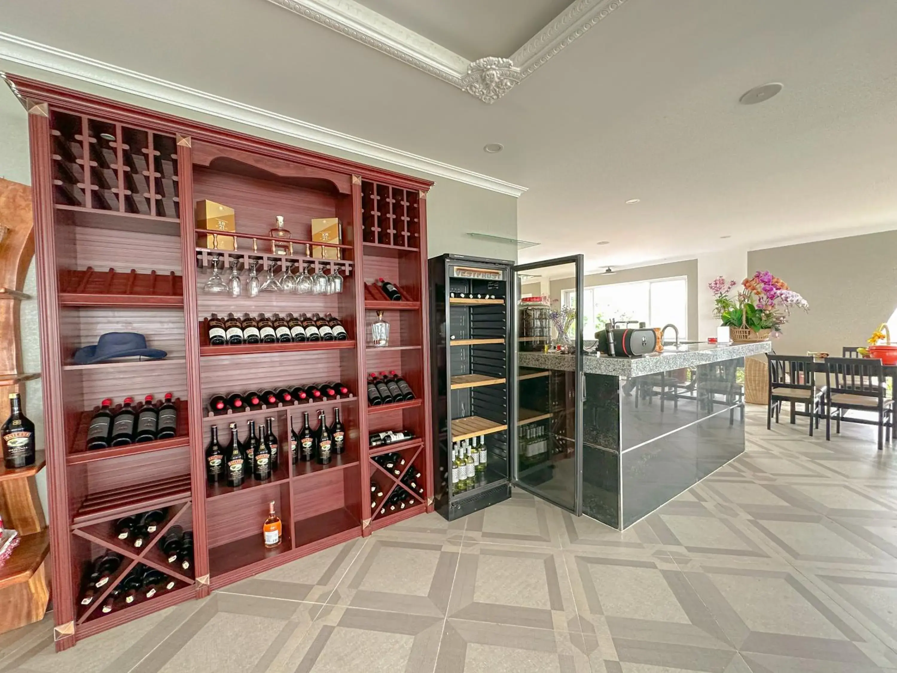 Restaurant/places to eat in Summer Resort Restaurant/places to eat in Summer Resort