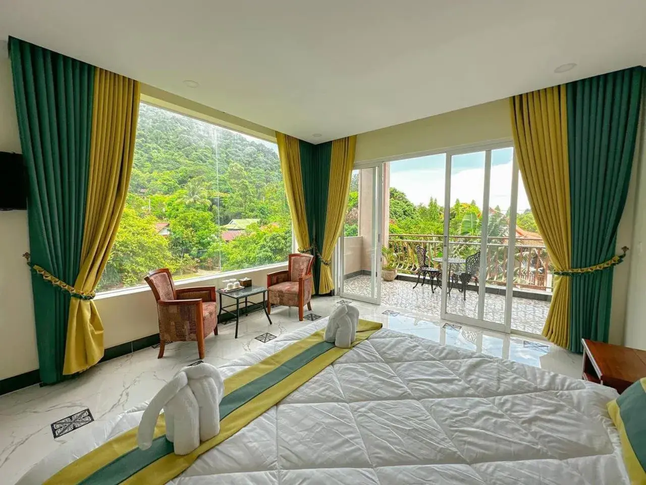 View (from property/room), Bed in Summer Resort View (from property/room), Bed in Summer Resort