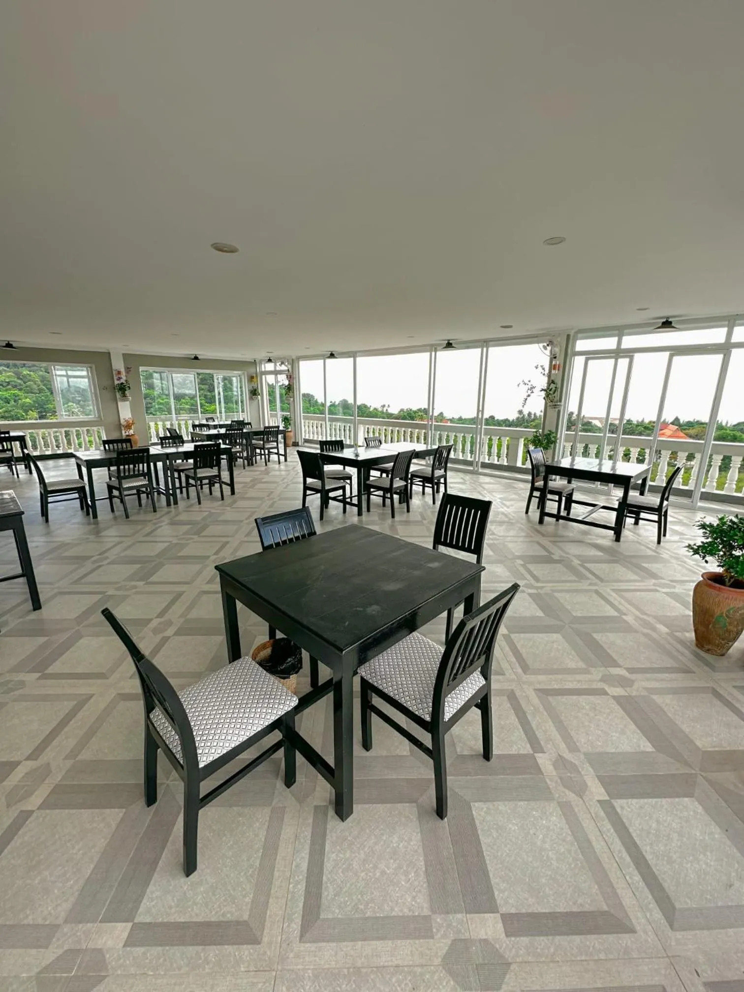 Restaurant/places to eat in Summer Resort