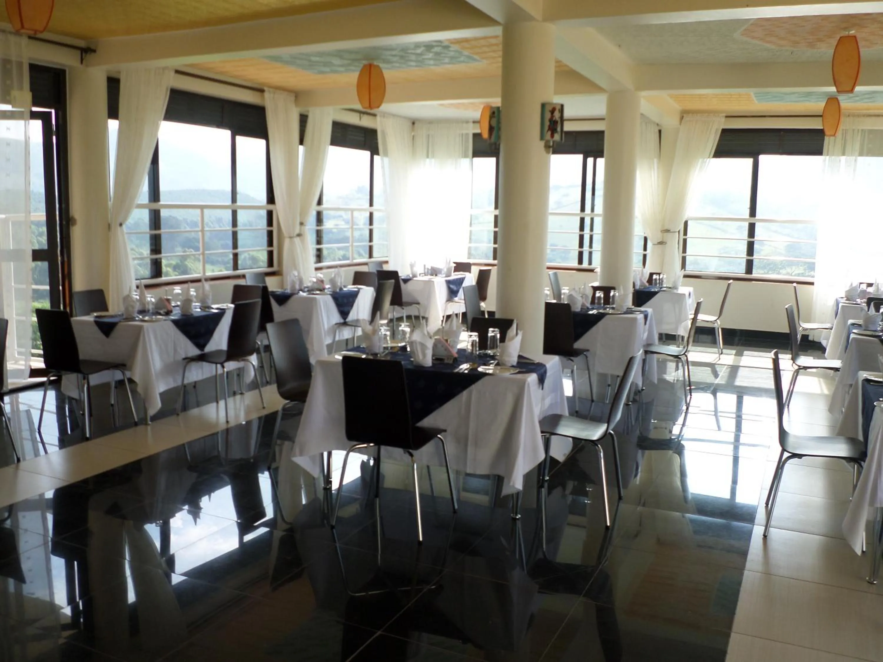 Restaurant/places to eat in The Crested Crane Bwindi Hotel