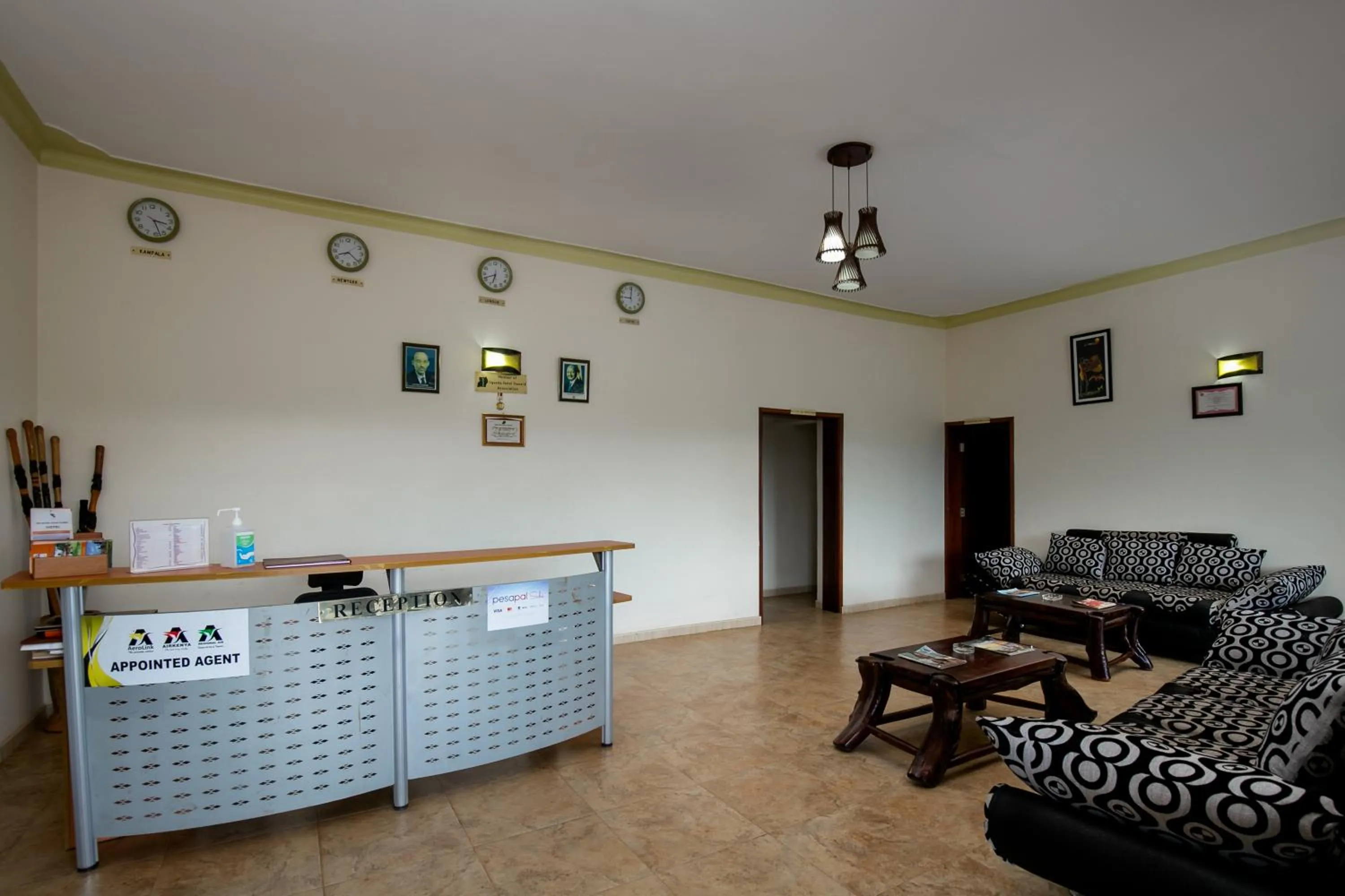 Lobby or reception in The Crested Crane Bwindi Hotel