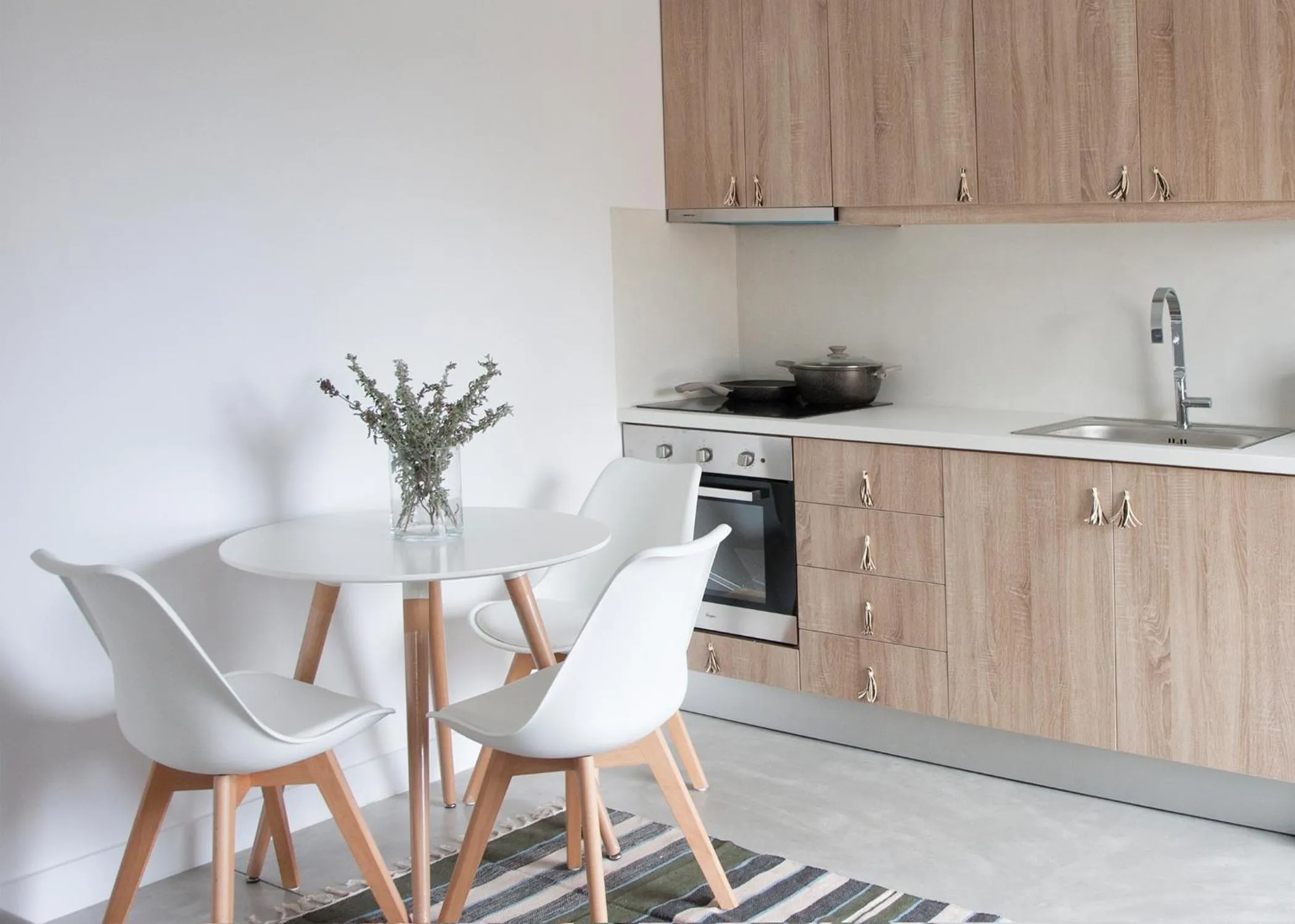 Kitchen or kitchenette in Axos Apartments