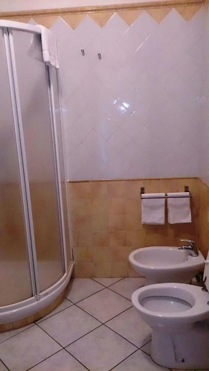 Bathroom in Hotel B&B Rispescia Grosseto