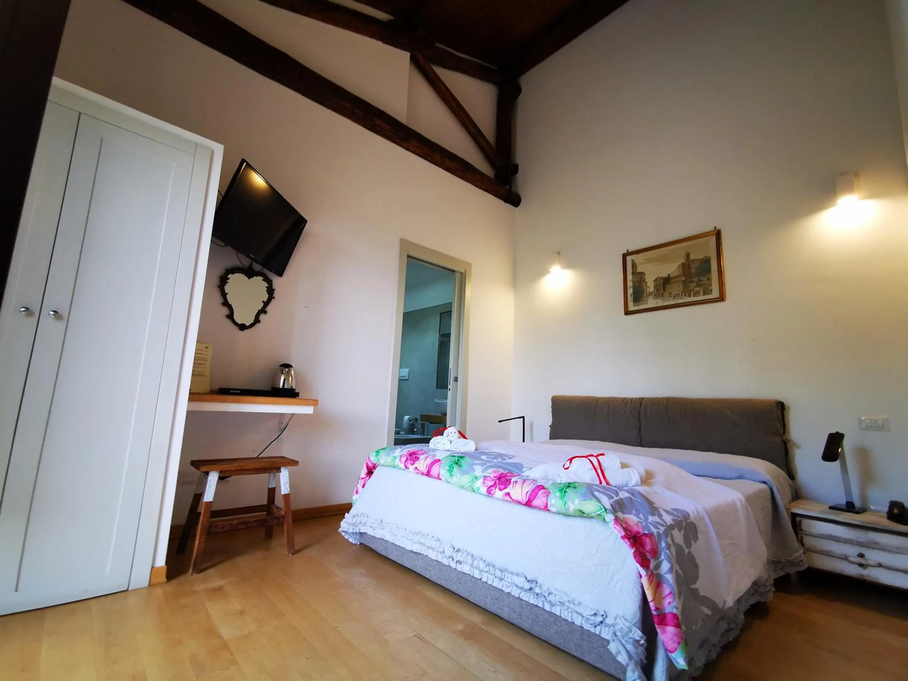 Bed in Country House Erba Regina