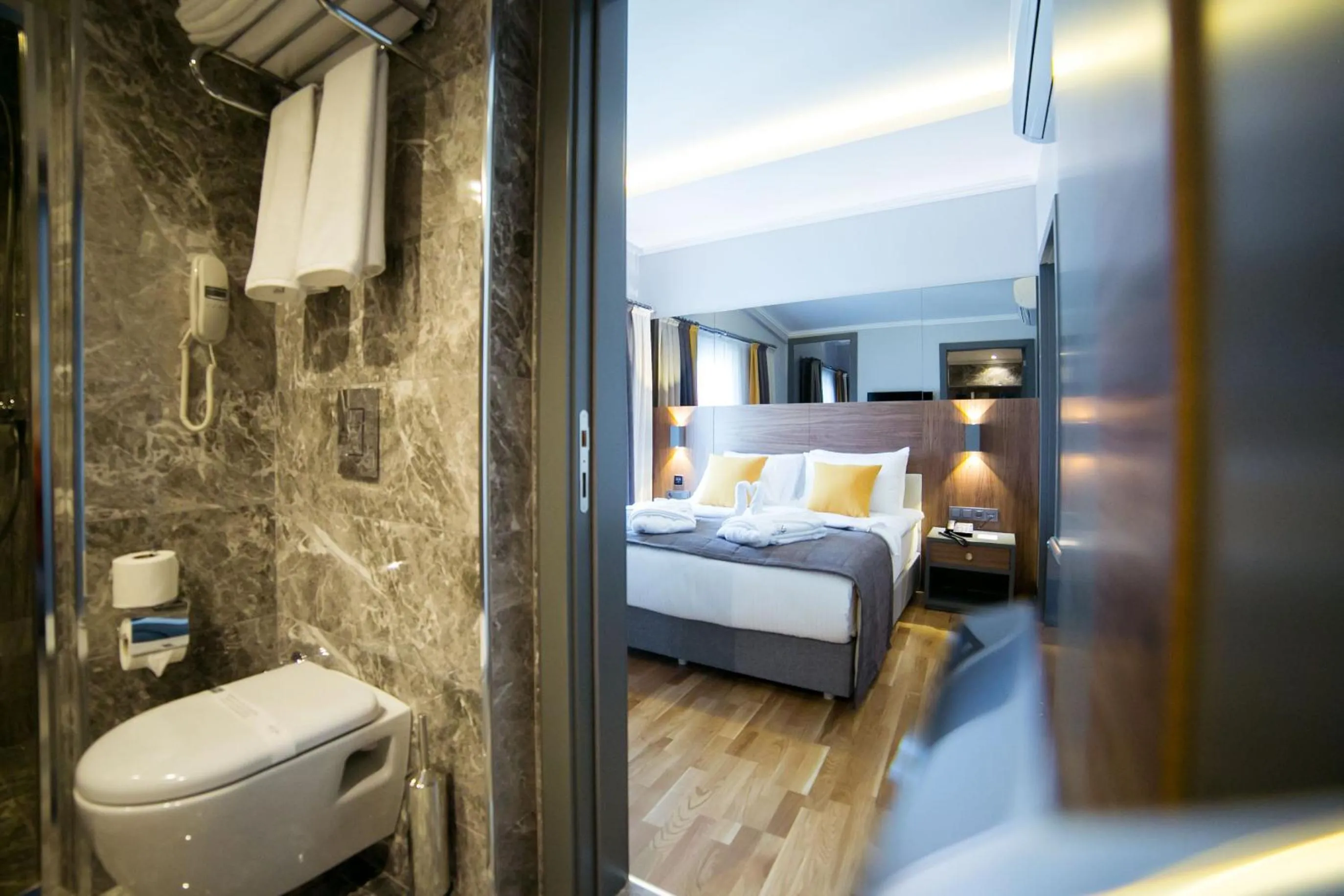 Photo of the whole room, Bed in Ankacity Suit Flat