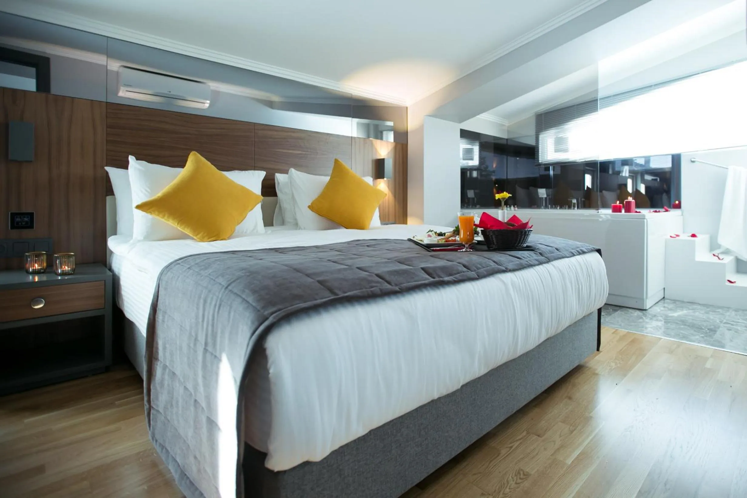 Bathroom, Bed in Ankacity Suit Flat