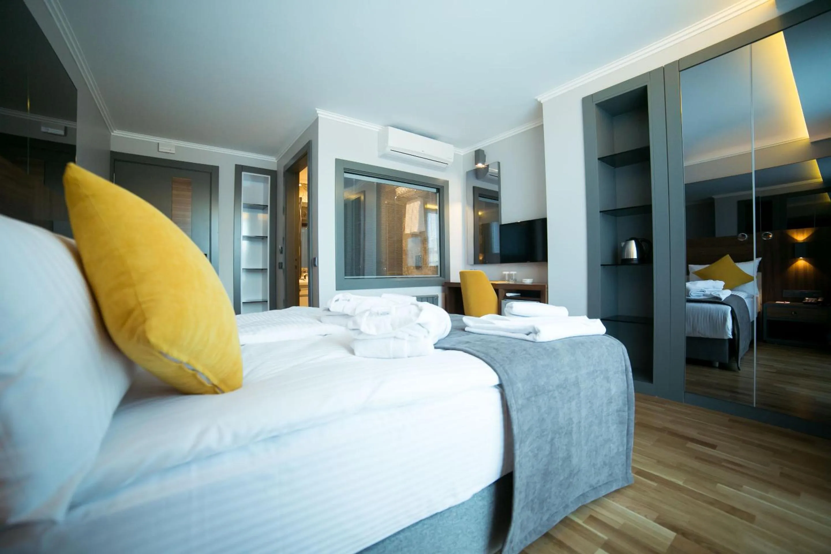 Photo of the whole room, Bed in Ankacity Suit Flat