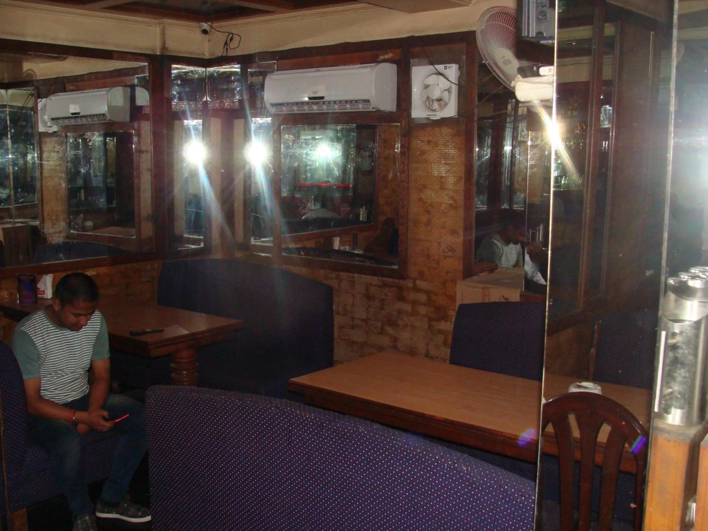 Restaurant/places to eat in Hotel Abhinandan Grand