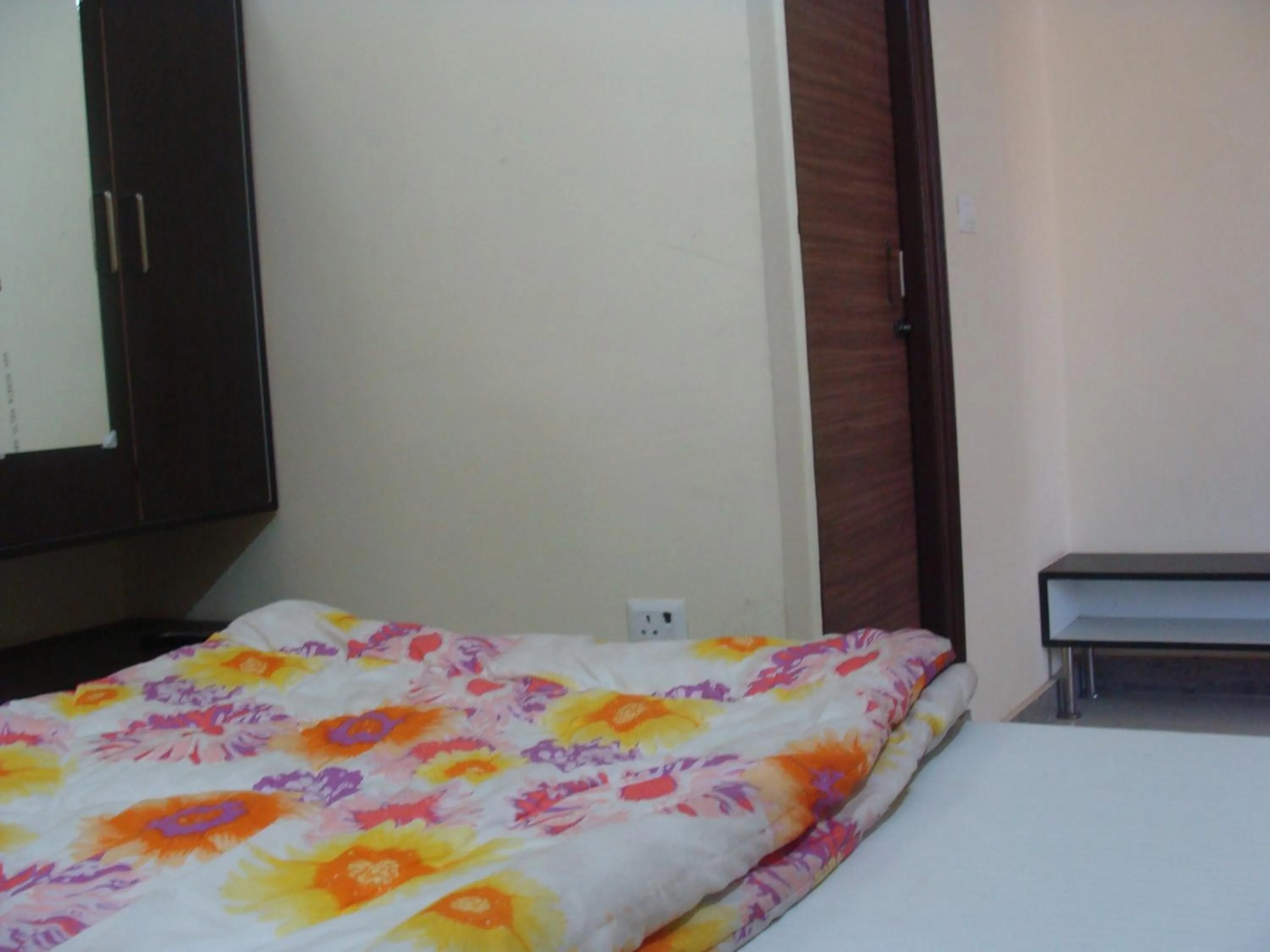 Coffee/tea facilities, Bed in Hotel Abhinandan Grand