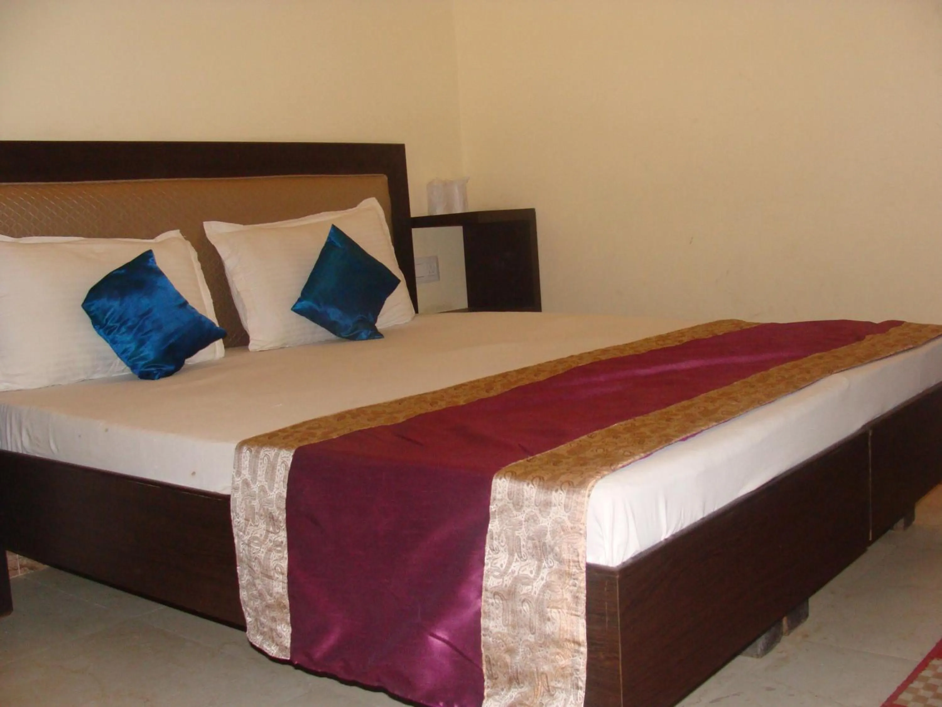 Bed in Hotel Abhinandan Grand