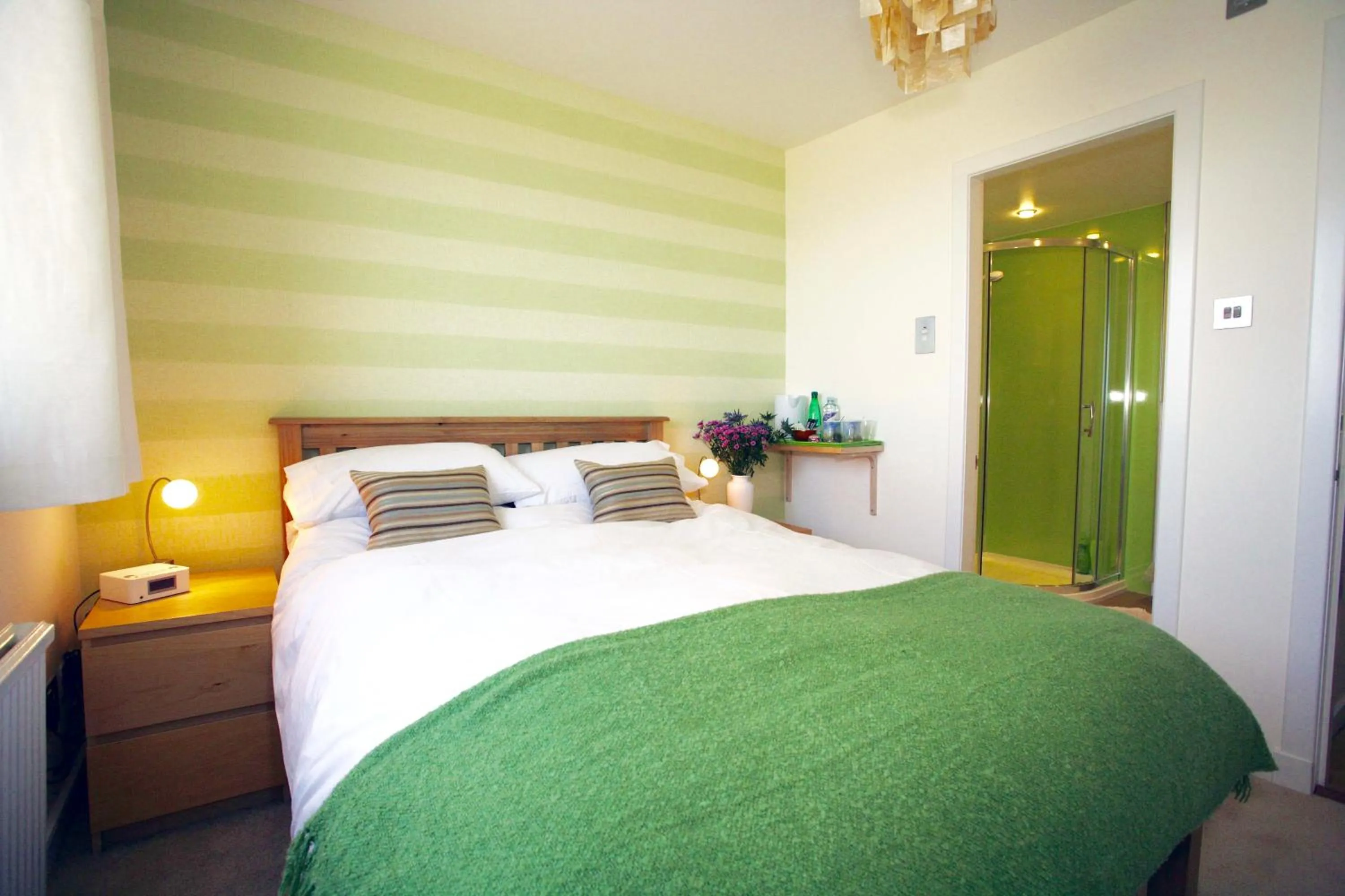 Shower, Bed in No12 Bed and Breakfast, St Andrews