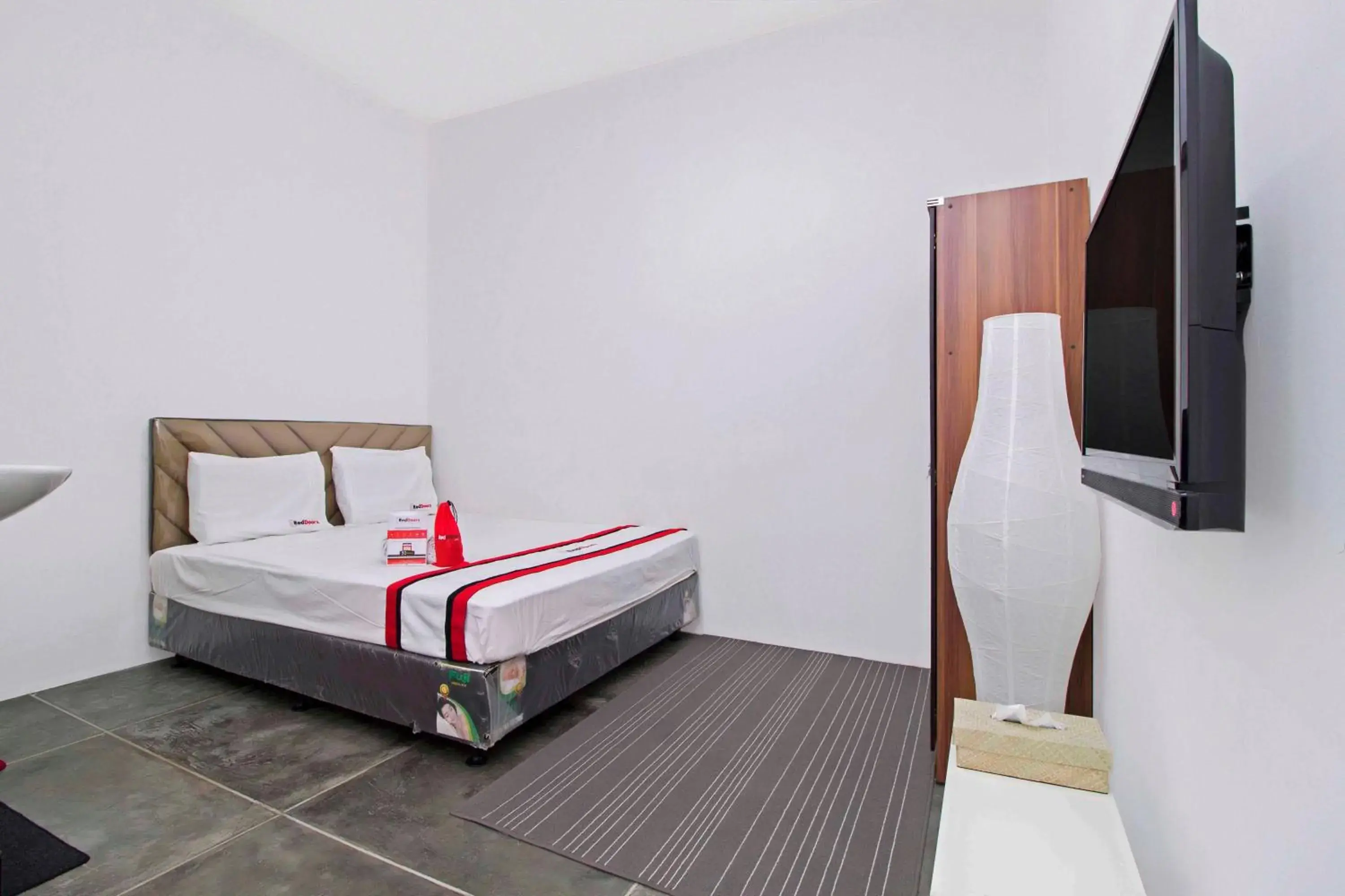 Bedroom, Bed in RedDoorz @ Radio Dalam Bedroom, Bed in RedDoorz @ Radio Dalam
