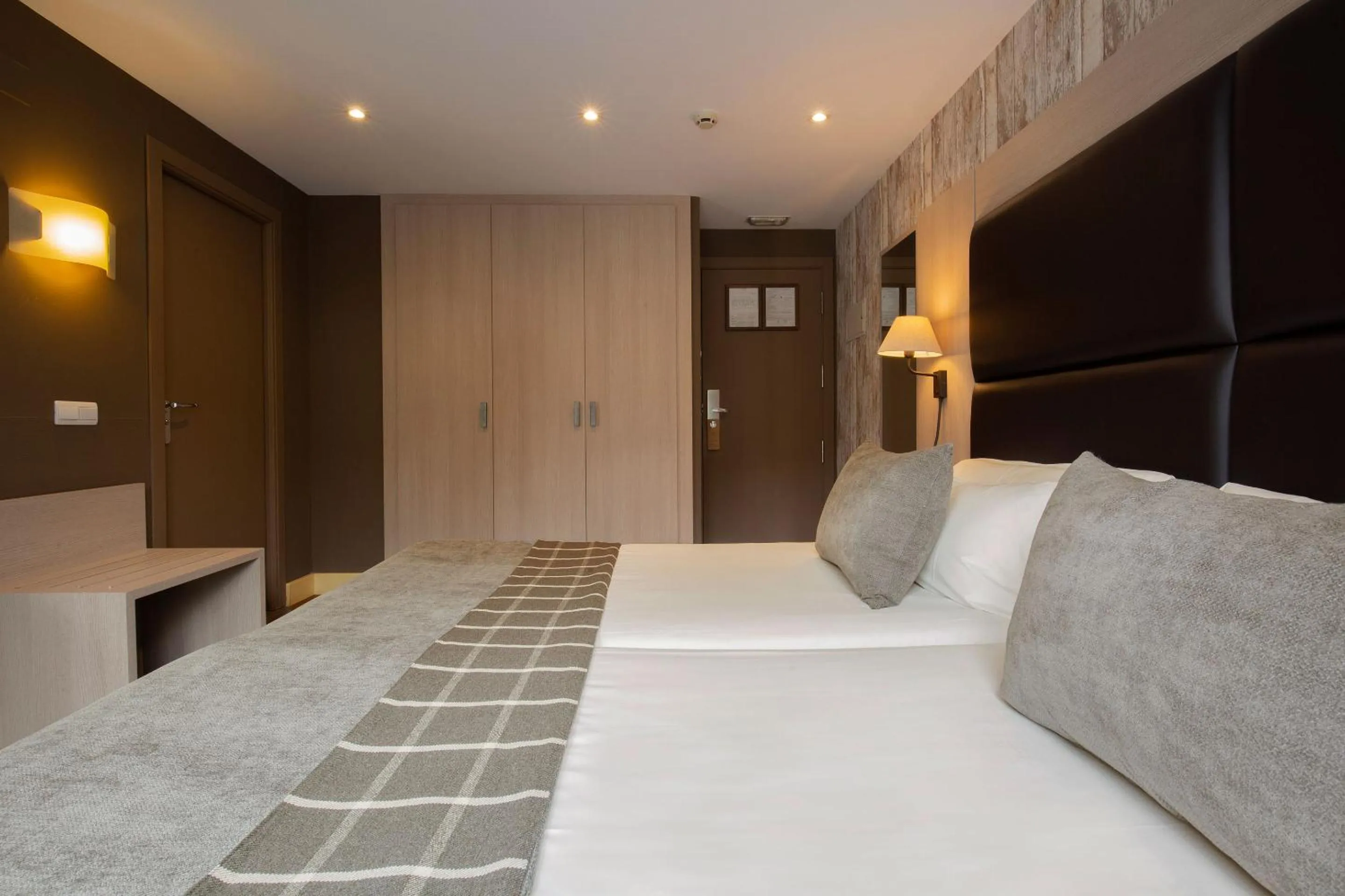 Photo of the whole room, Bed in Hotel Himàlaia Soldeu by Nexta