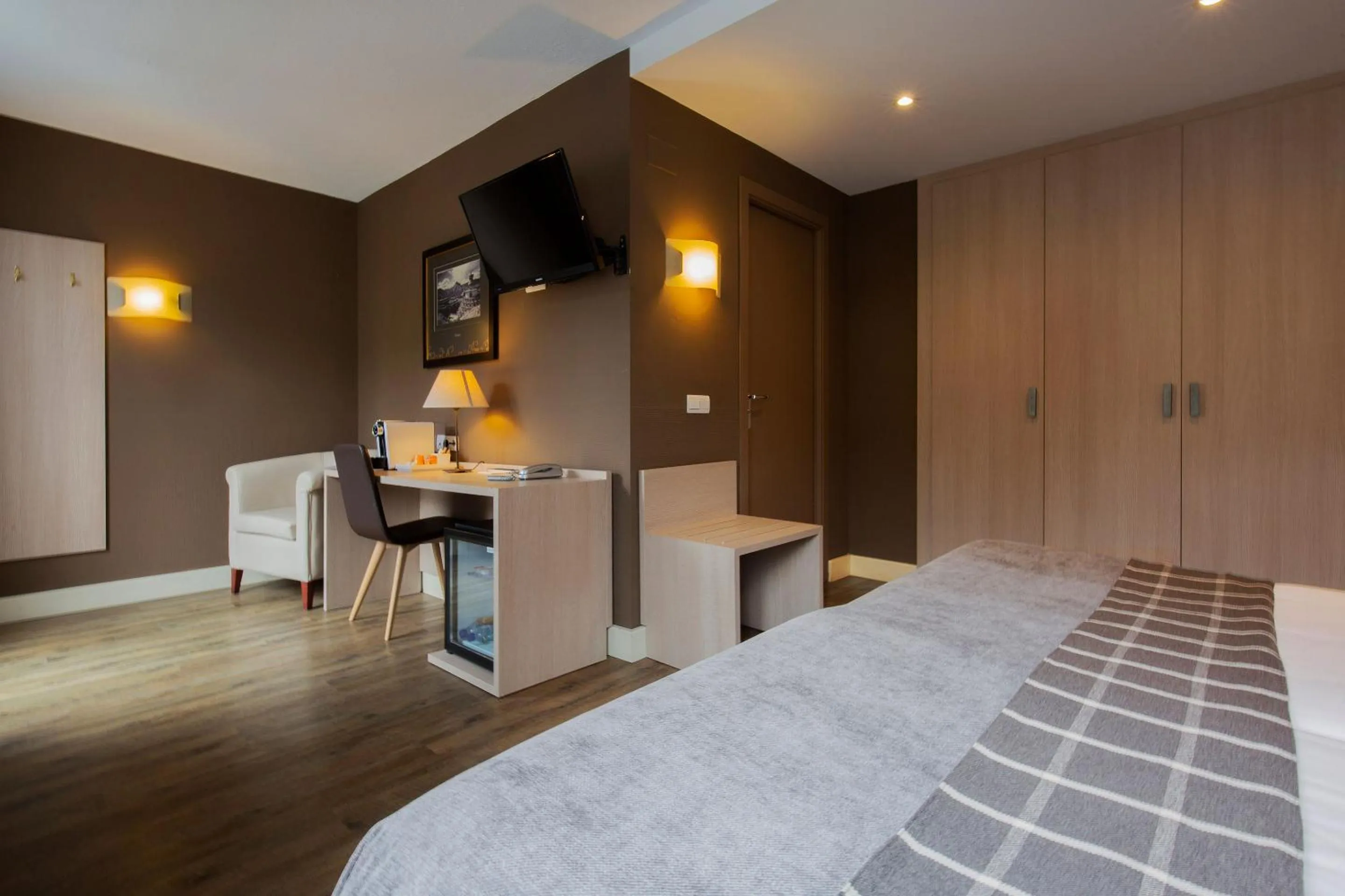 Photo of the whole room, Bed in Hotel Himàlaia Soldeu by Nexta