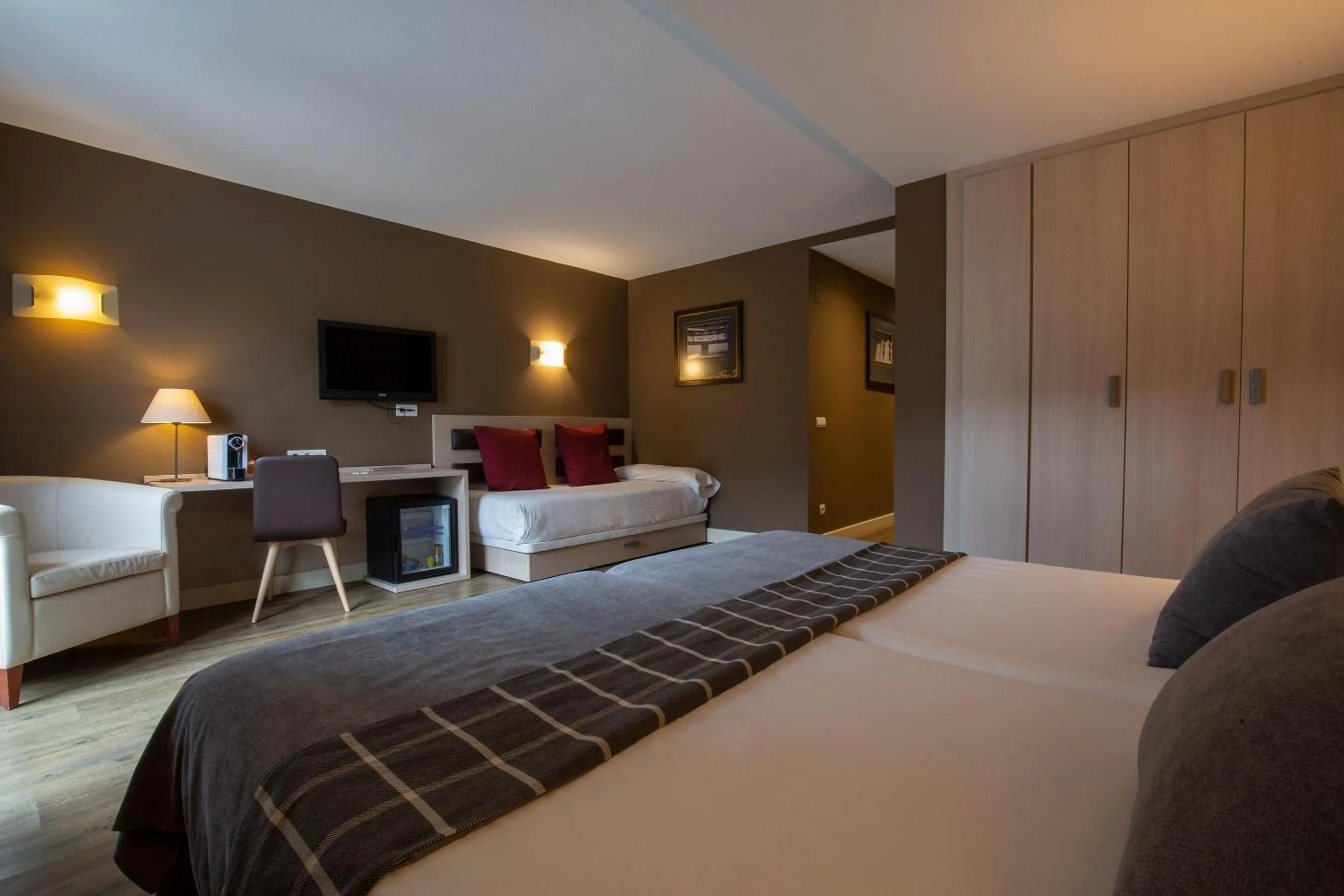 Photo of the whole room, Bed in Hotel Himàlaia Soldeu by Nexta