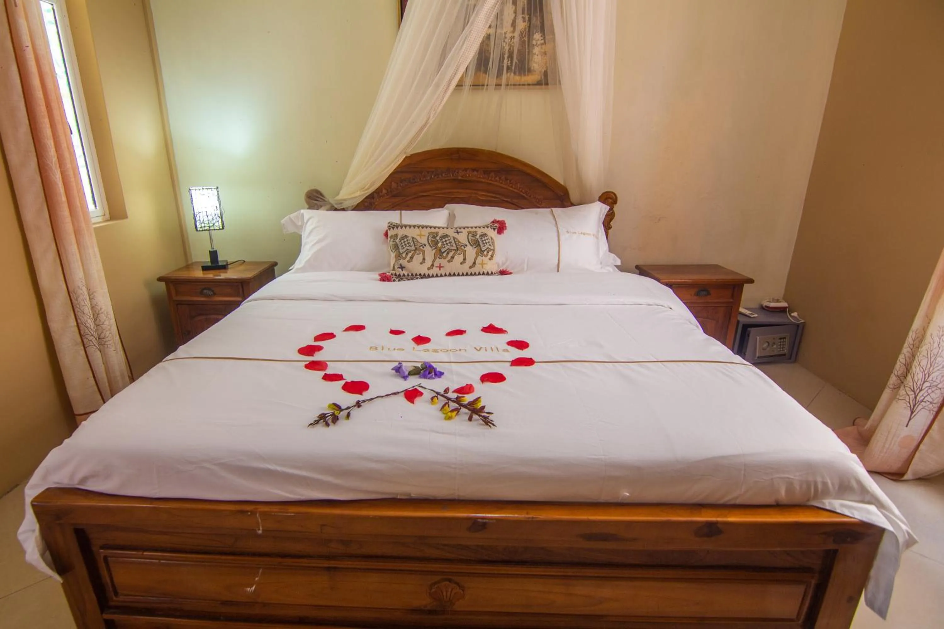 Bedroom, Bed in Blue Lagoon Villa