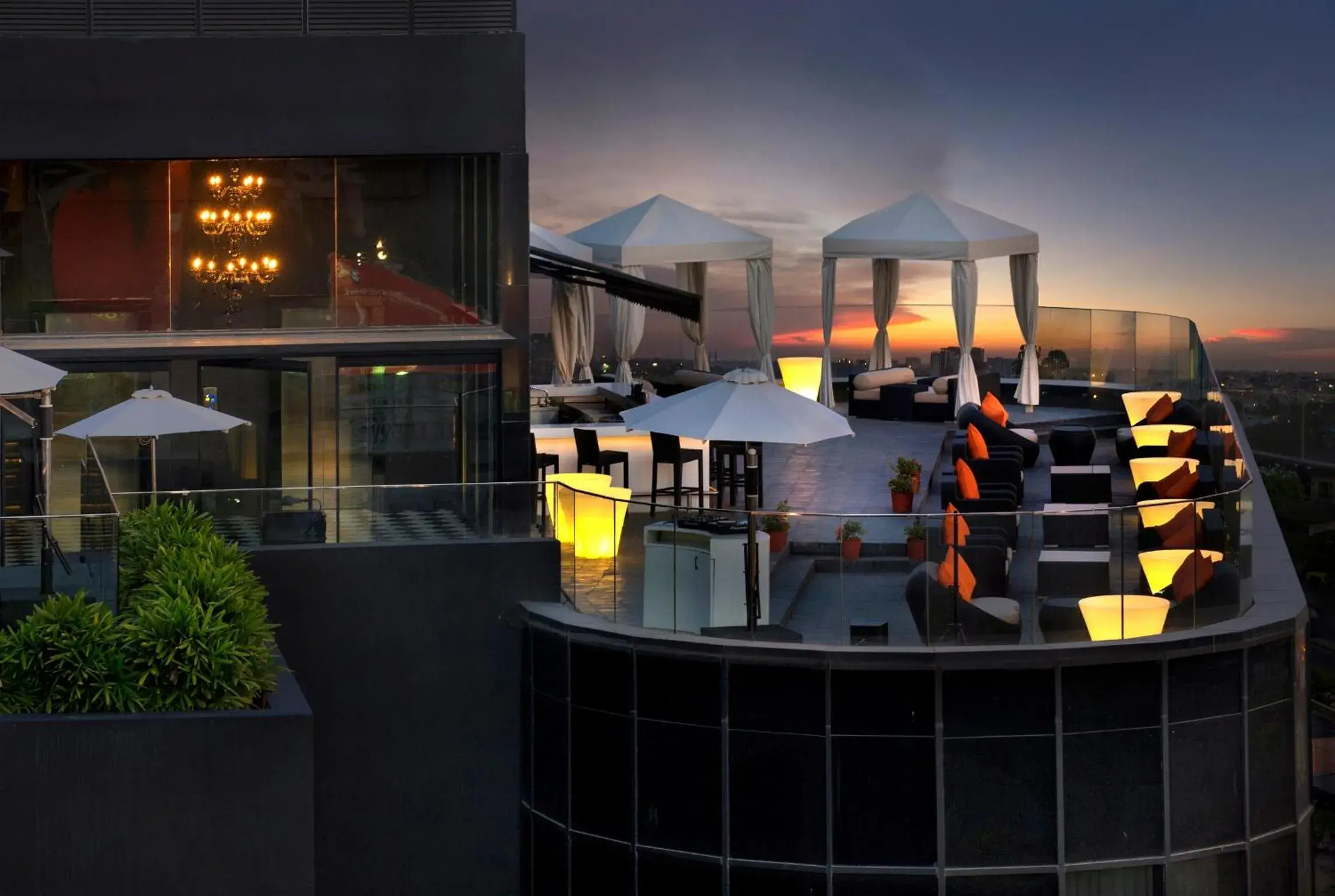 Restaurant/places to eat in The Waverly Hotel & Residences Restaurant/places to eat in The Waverly Hotel & Residences