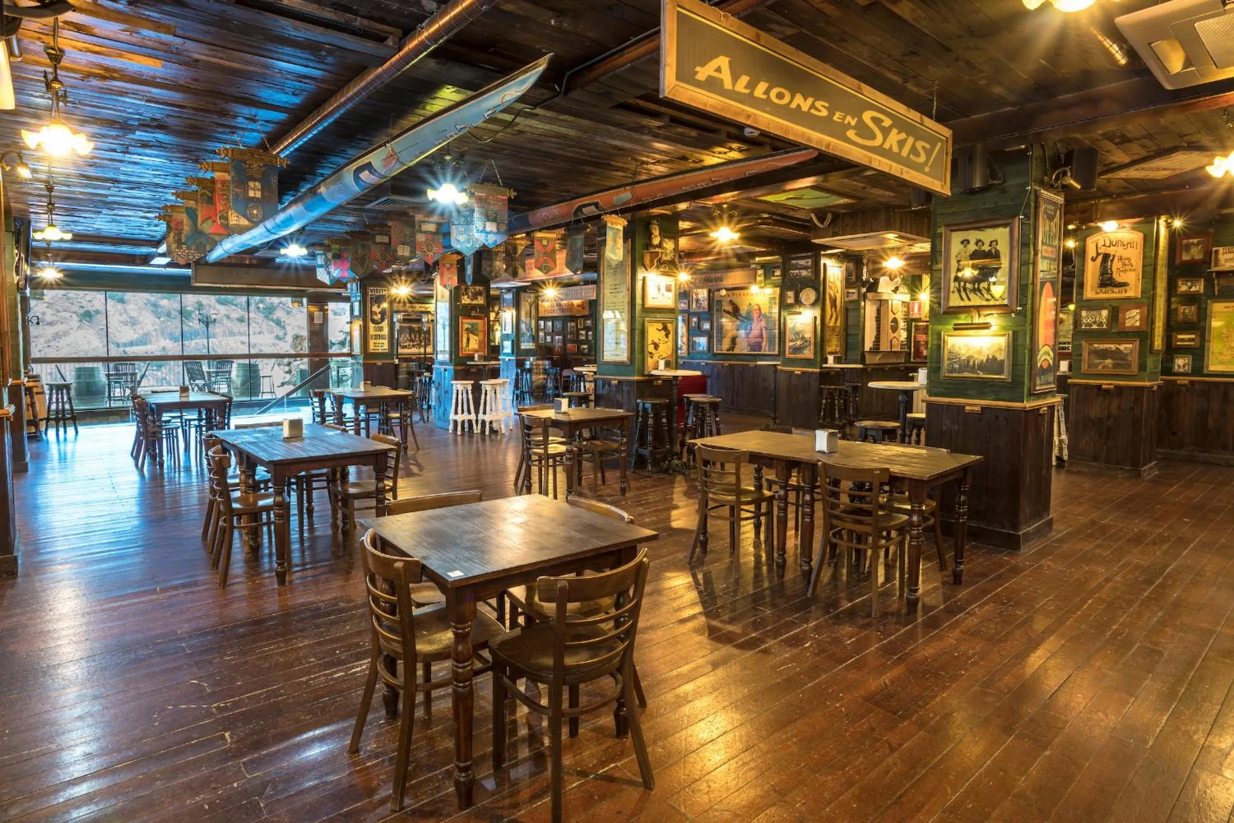 Nightclub / DJ in Hotel Roc Meler