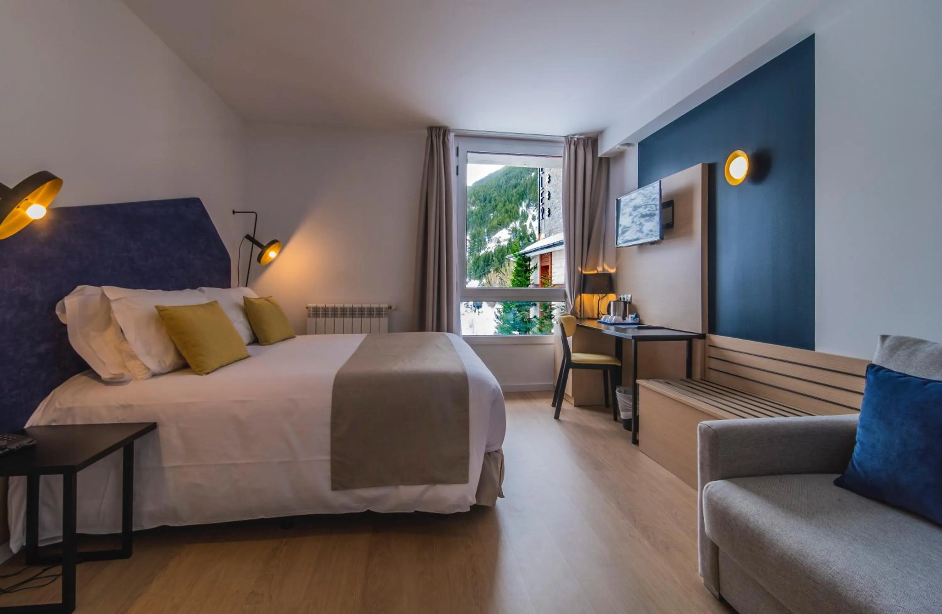 Photo of the whole room, Bed in Hotel Roc Meler