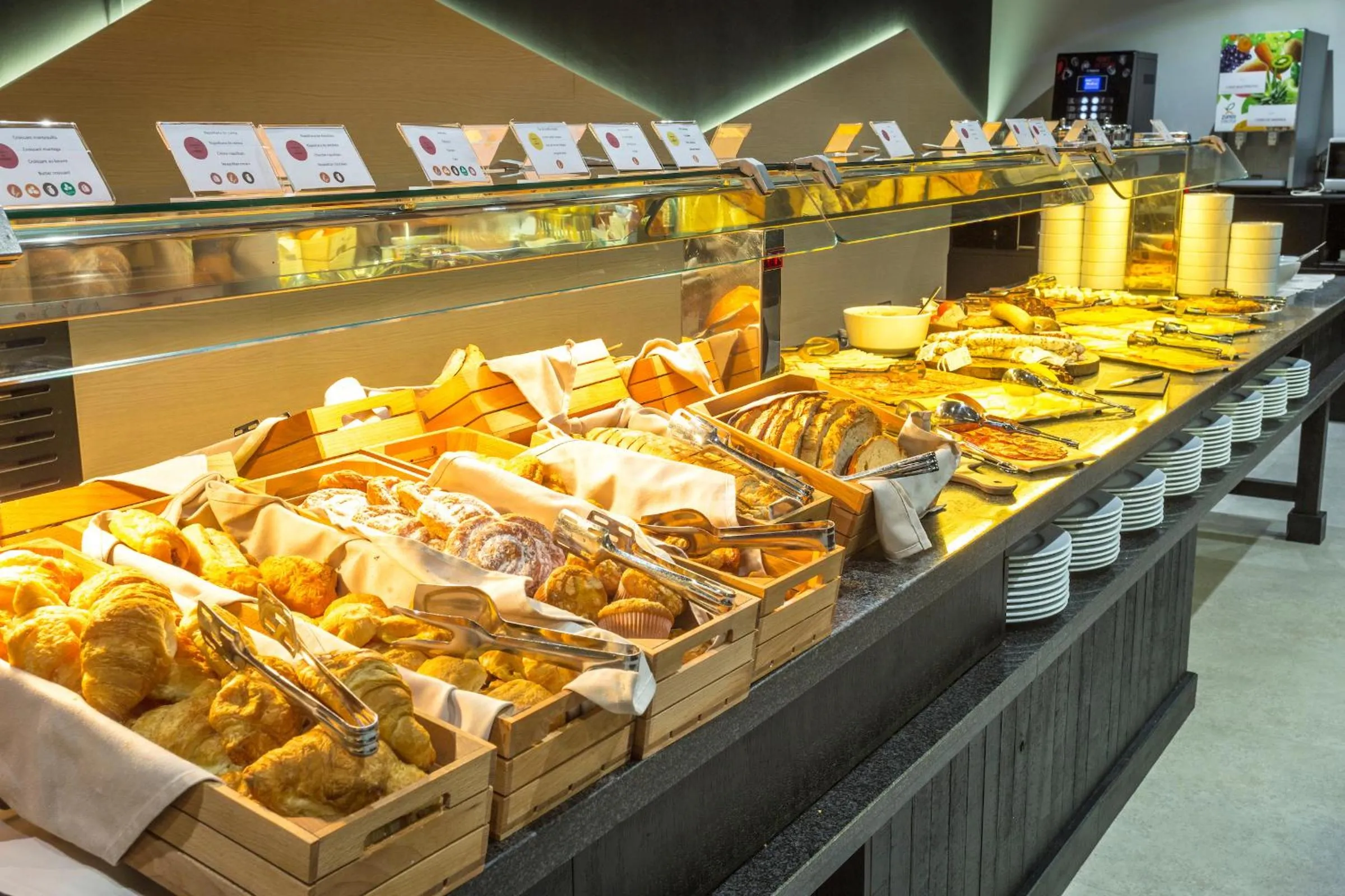 Continental breakfast in Hotel Roc Meler