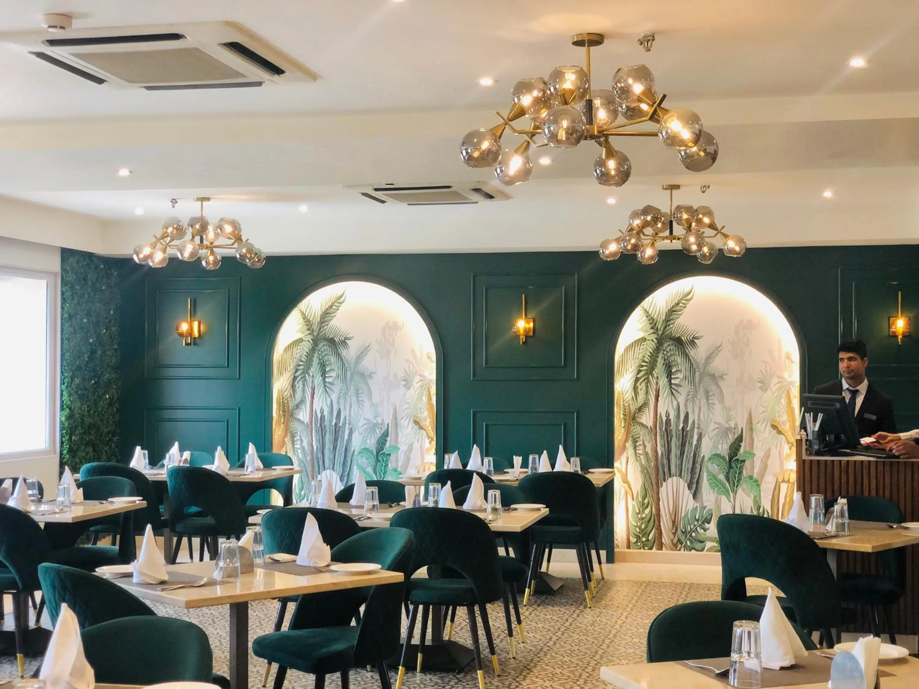 Restaurant/places to eat in Grand Plaza Lords Inn Jammu