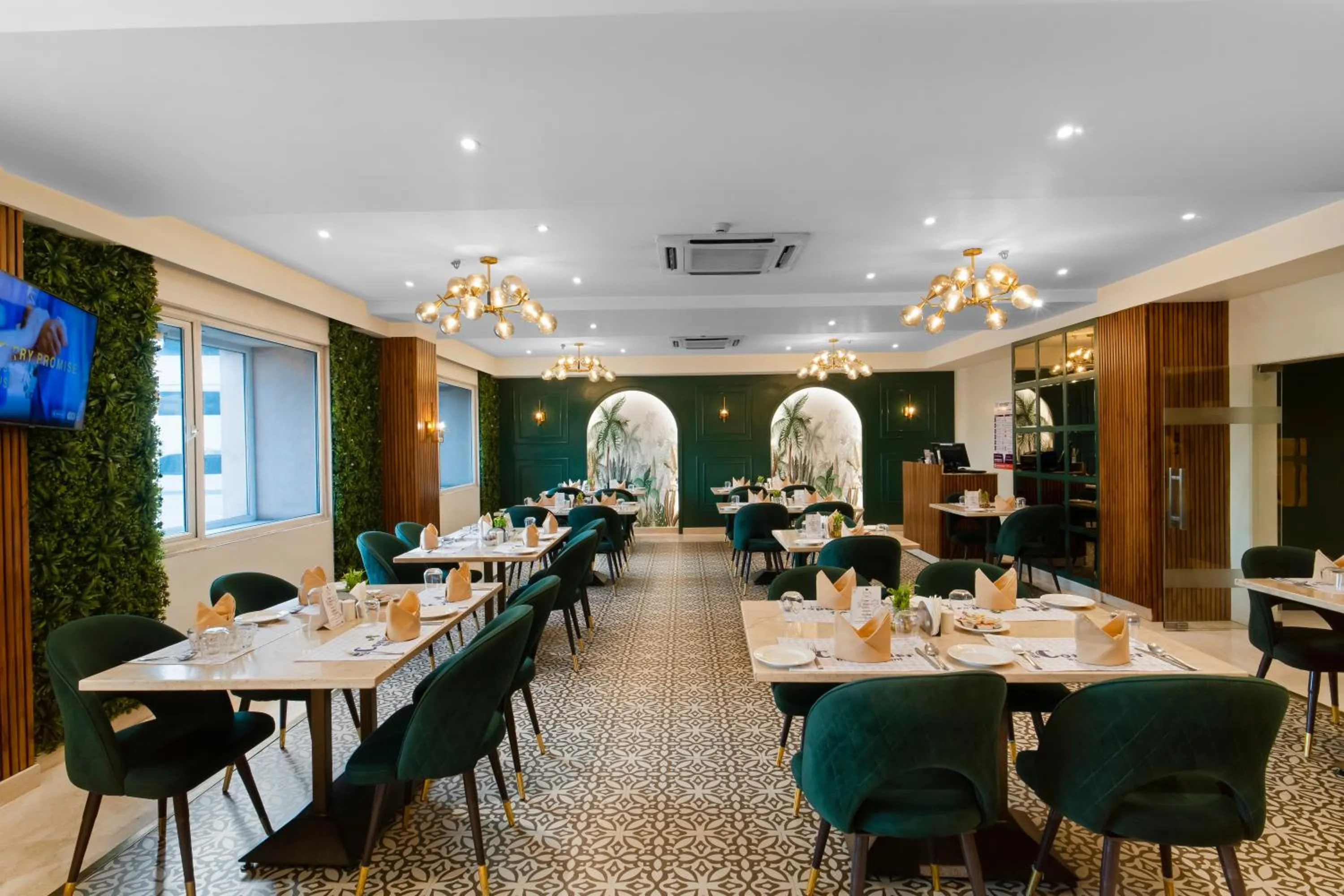 Restaurant/places to eat in Grand Plaza Lords Inn Jammu