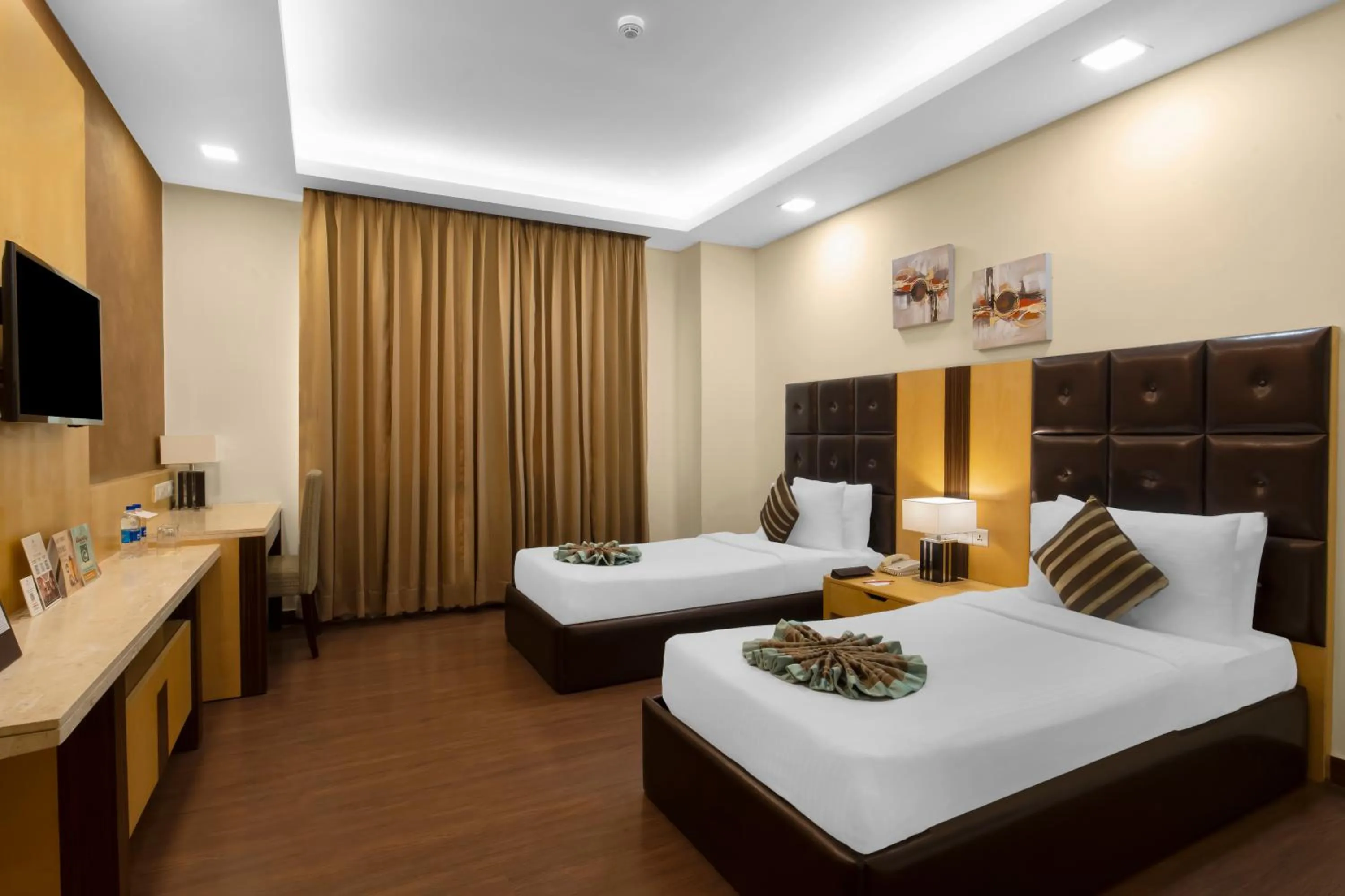 Bedroom, Bed in Grand Plaza Lords Inn Jammu