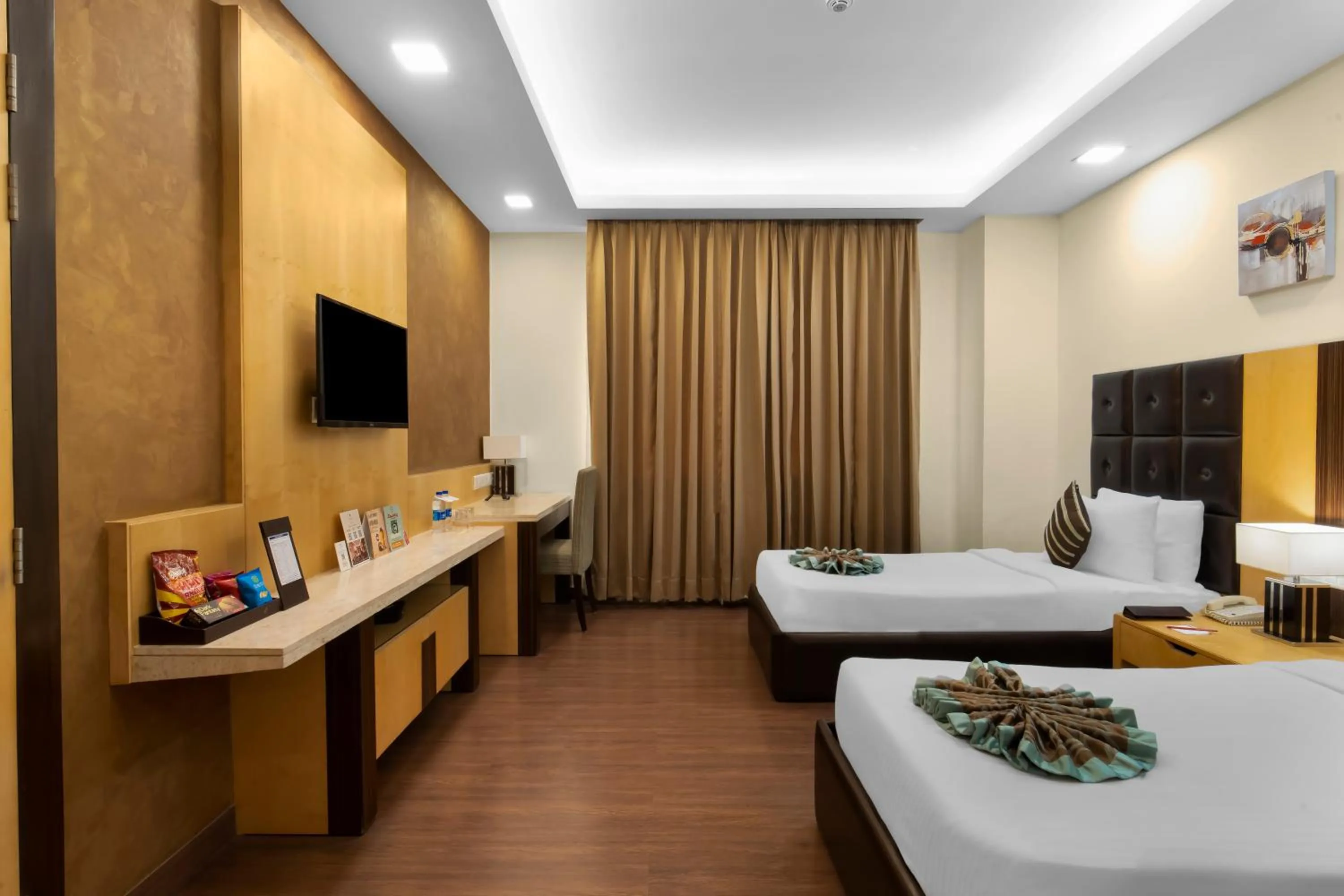 Bedroom, Bed in Grand Plaza Lords Inn Jammu