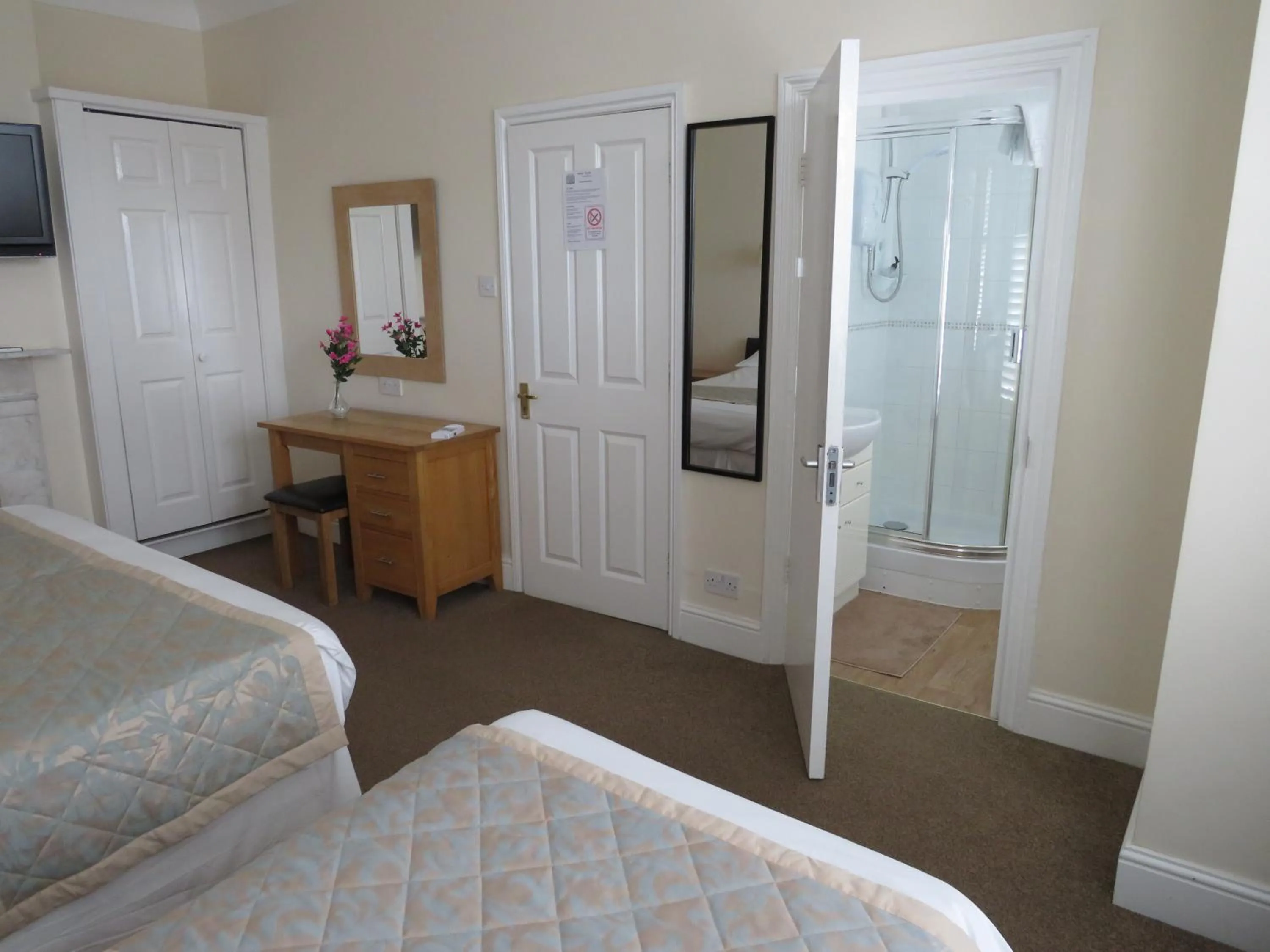 Bedroom, Bed in Marple Cottage Guest House