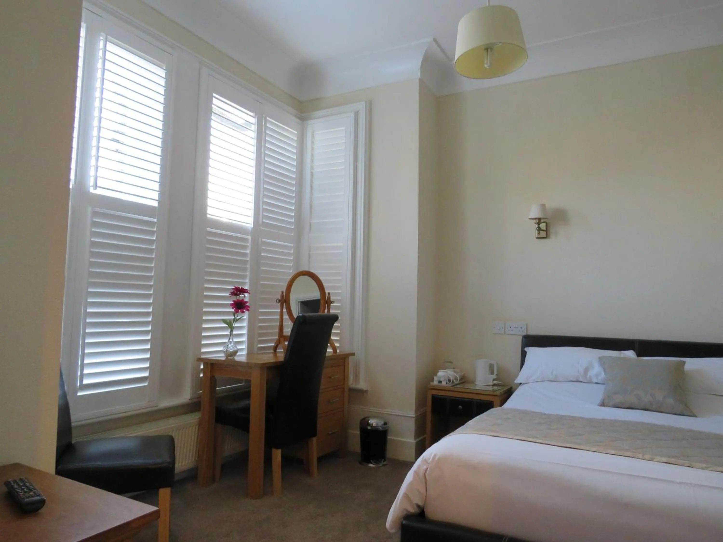 Bedroom, Bed in Marple Cottage Guest House