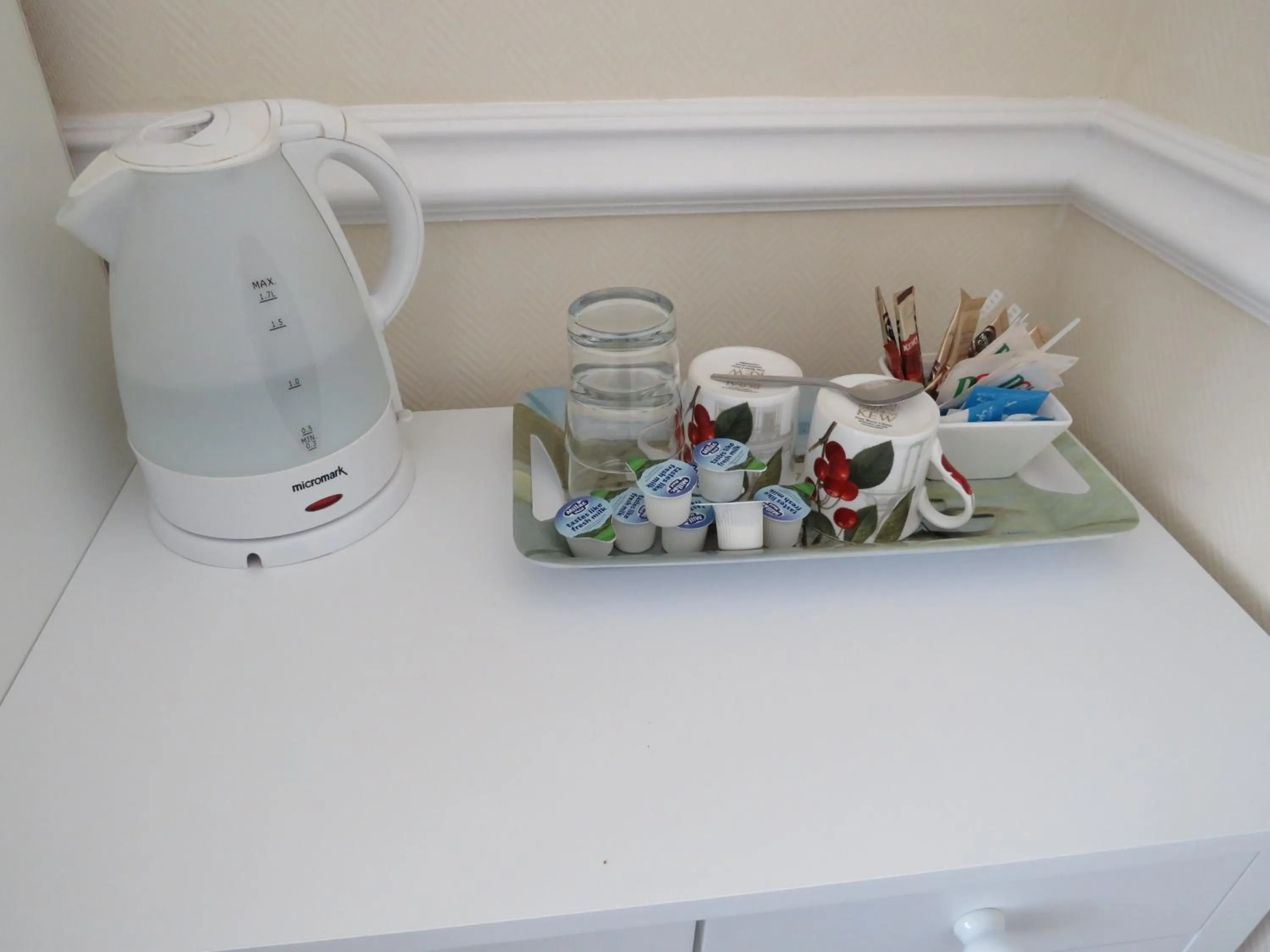 Coffee/tea facilities in Marple Cottage Guest House