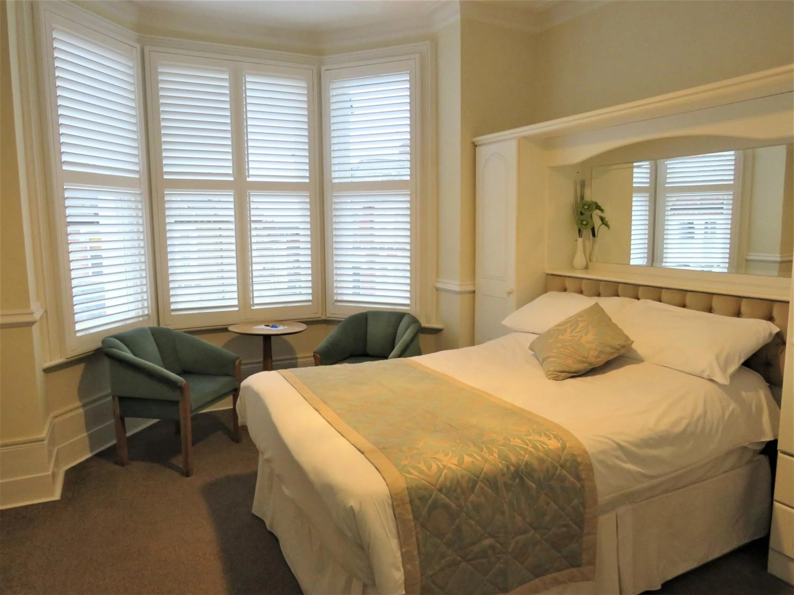Bedroom, Bed in Marple Cottage Guest House