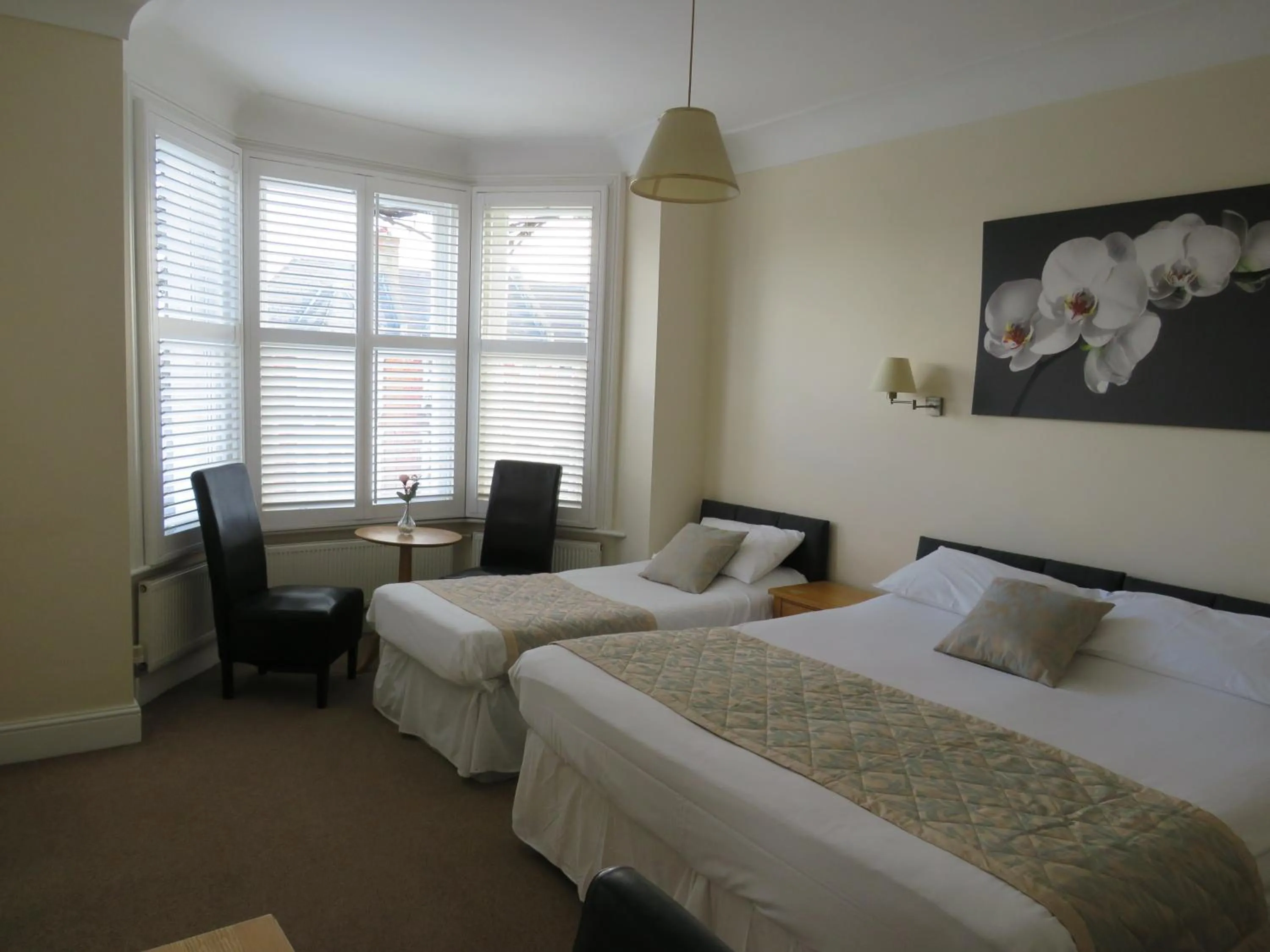 Bedroom, Bed in Marple Cottage Guest House