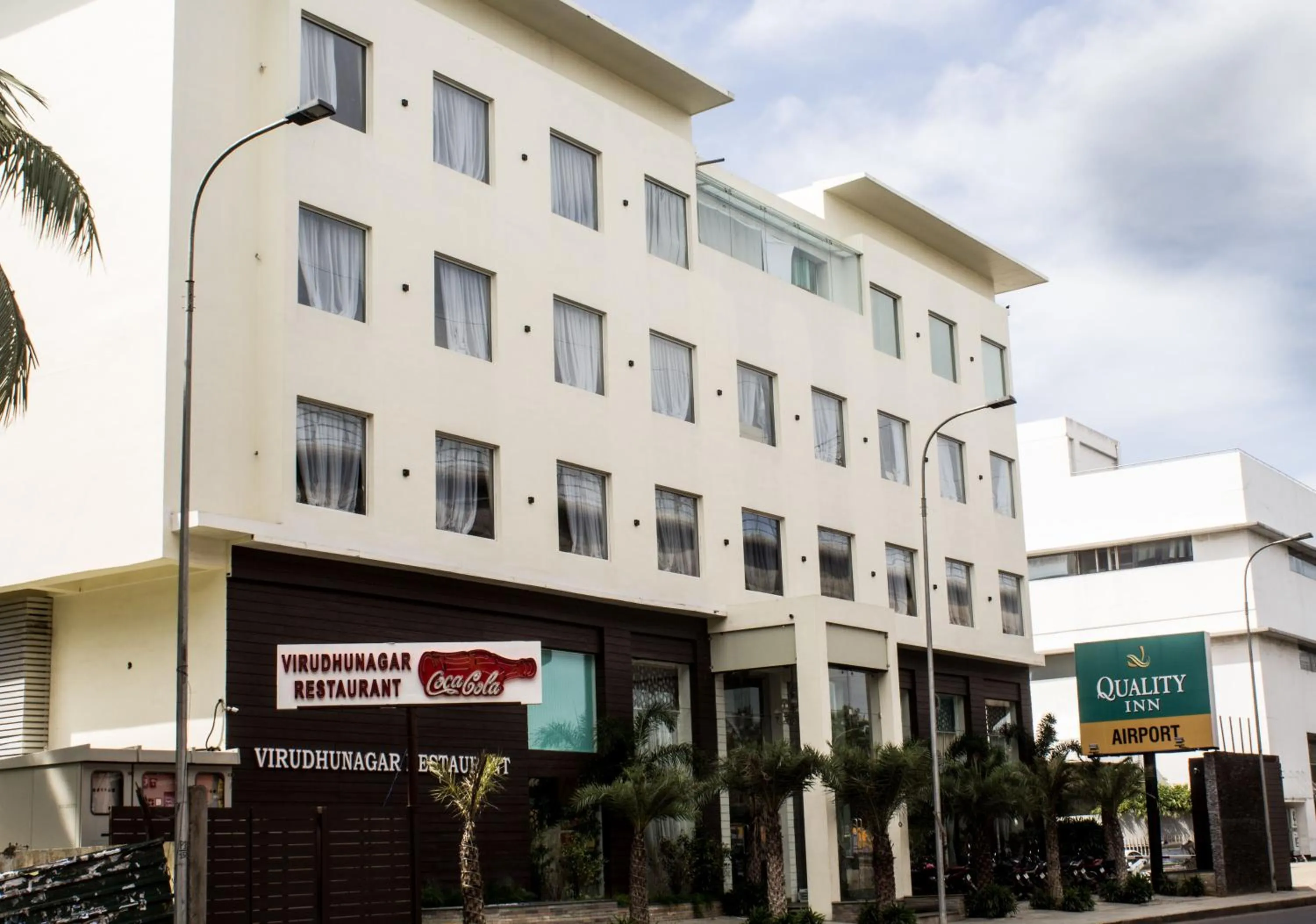 Property building in Hotel Southern Comfort