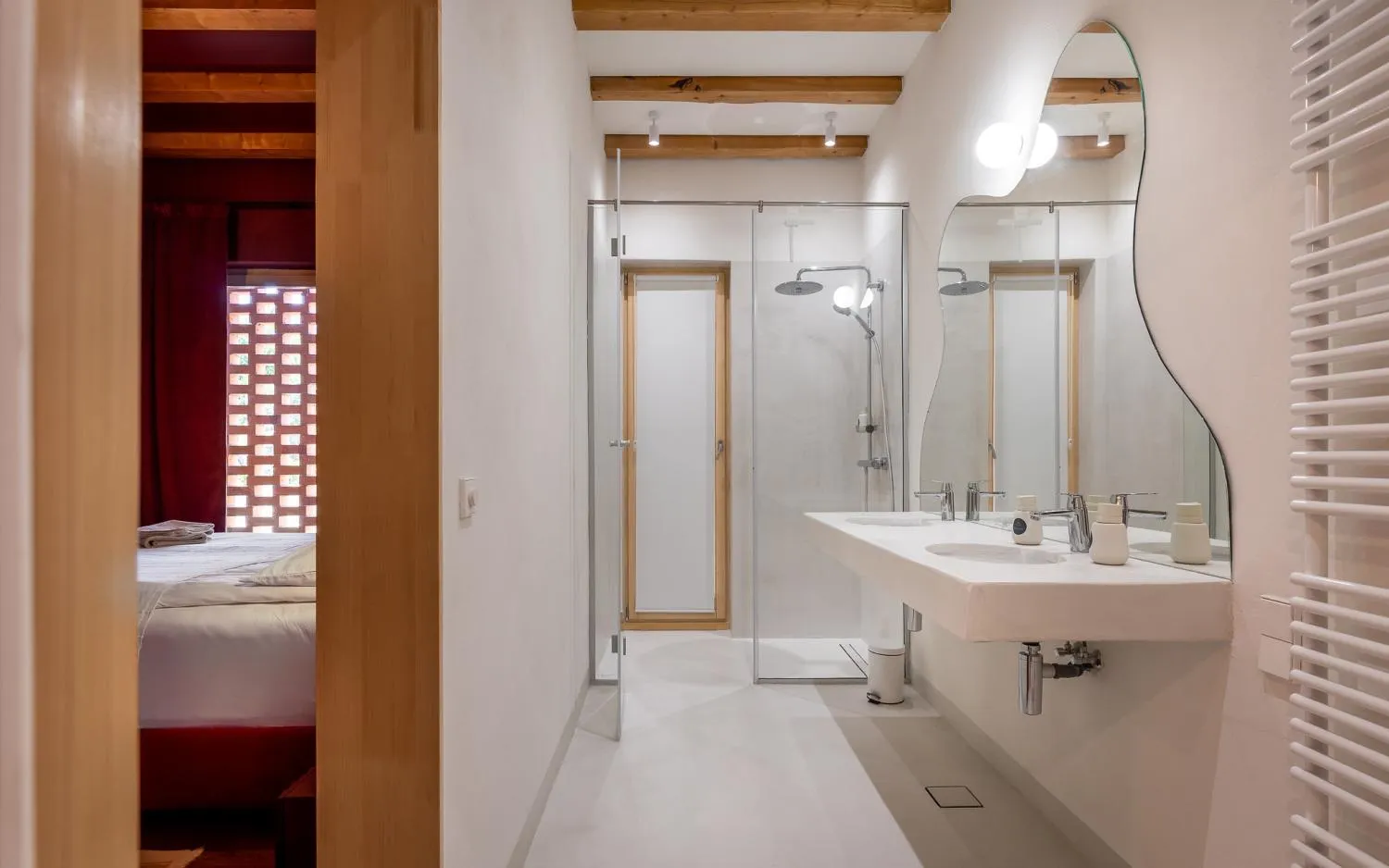 Shower in Valea Verde Retreat Transilvania