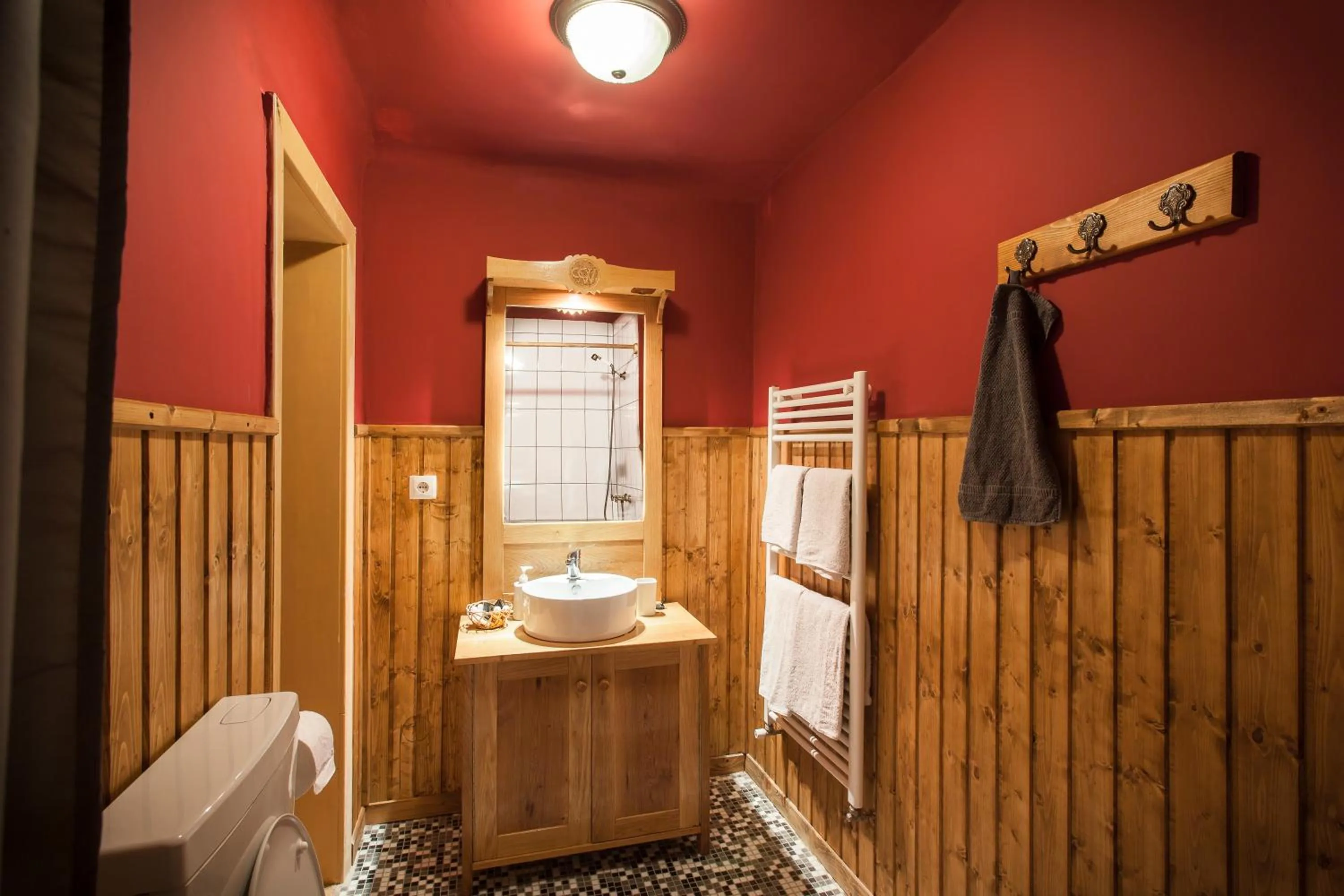 Shower in Valea Verde Retreat Transilvania