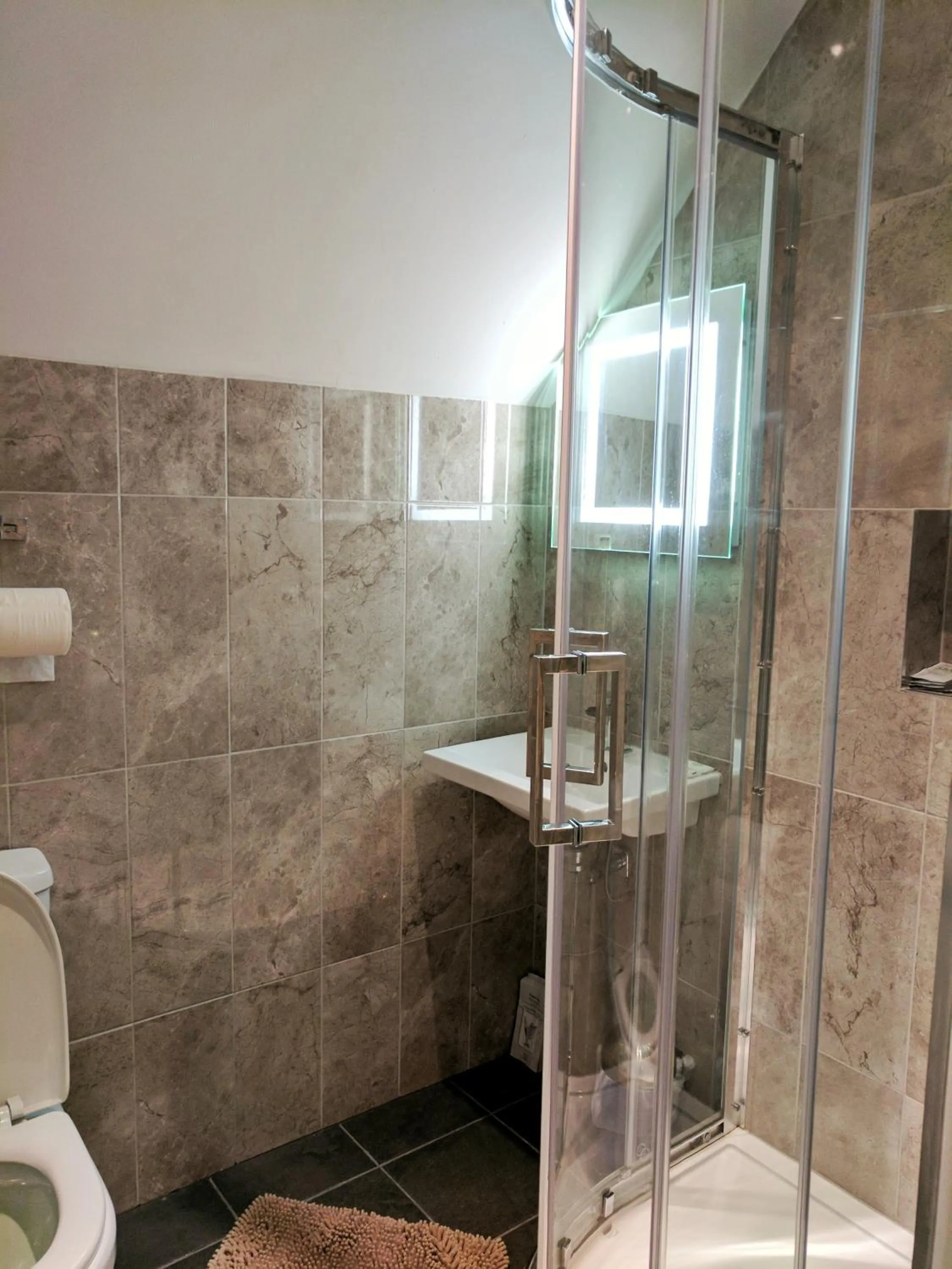 Bathroom in Glendevon House Hotel