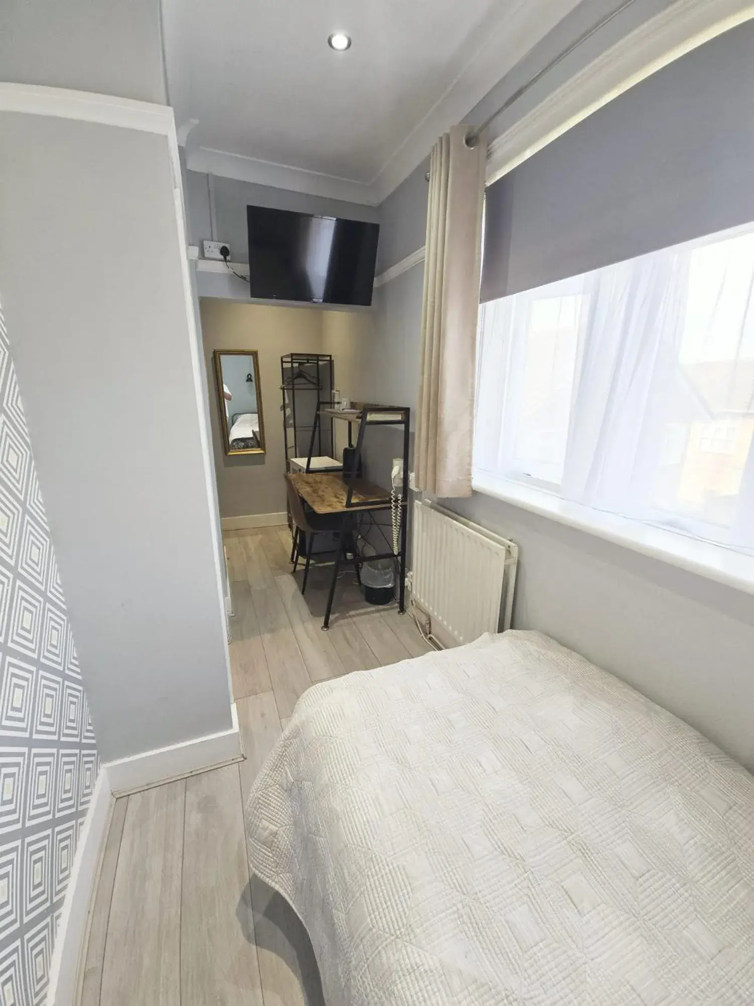 Single Room in Glendevon House Hotel Single Room in Glendevon House Hotel