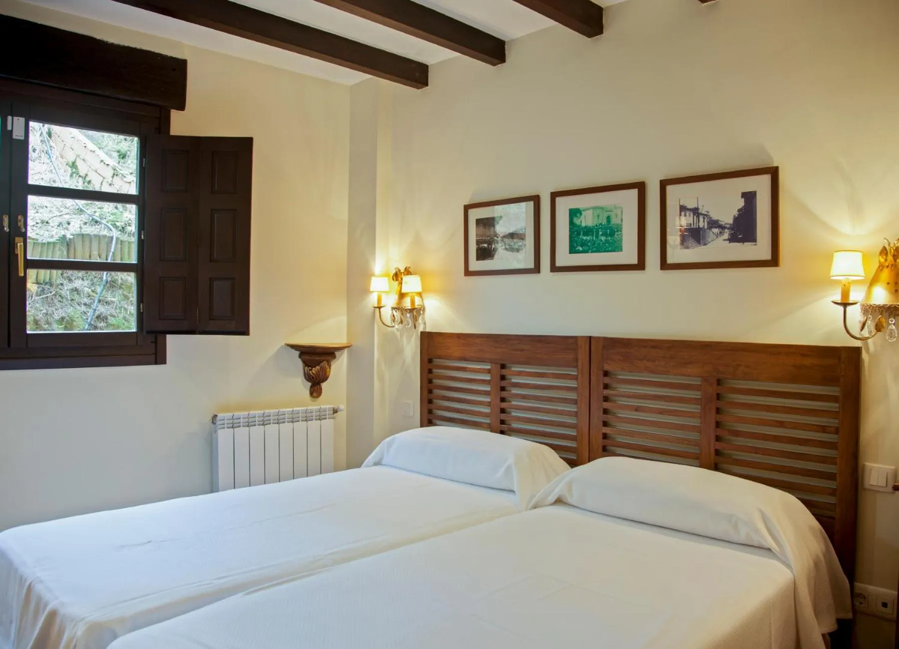 Bed in Hotel The Island