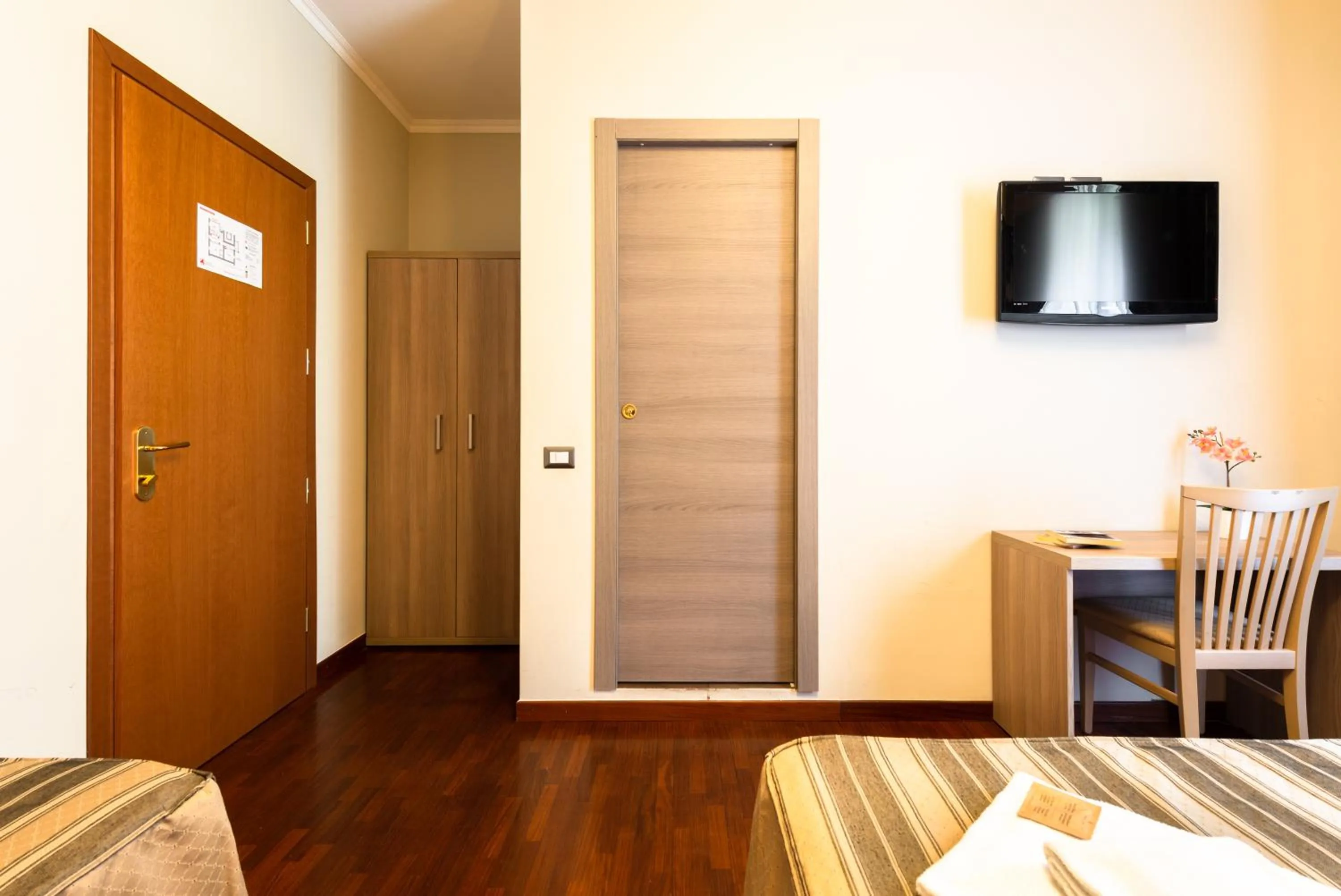 Bathroom, Bed in Dreams Roma B&B