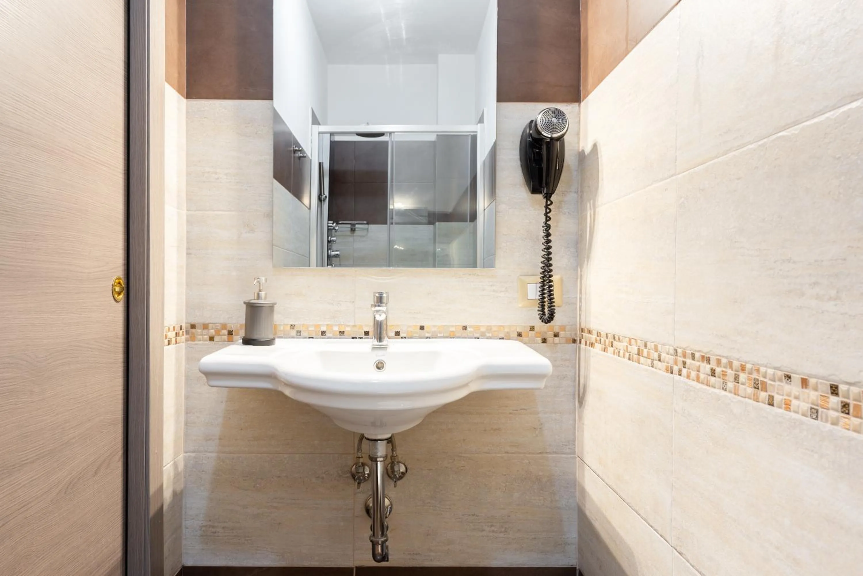 Bathroom in Dreams Roma B&B