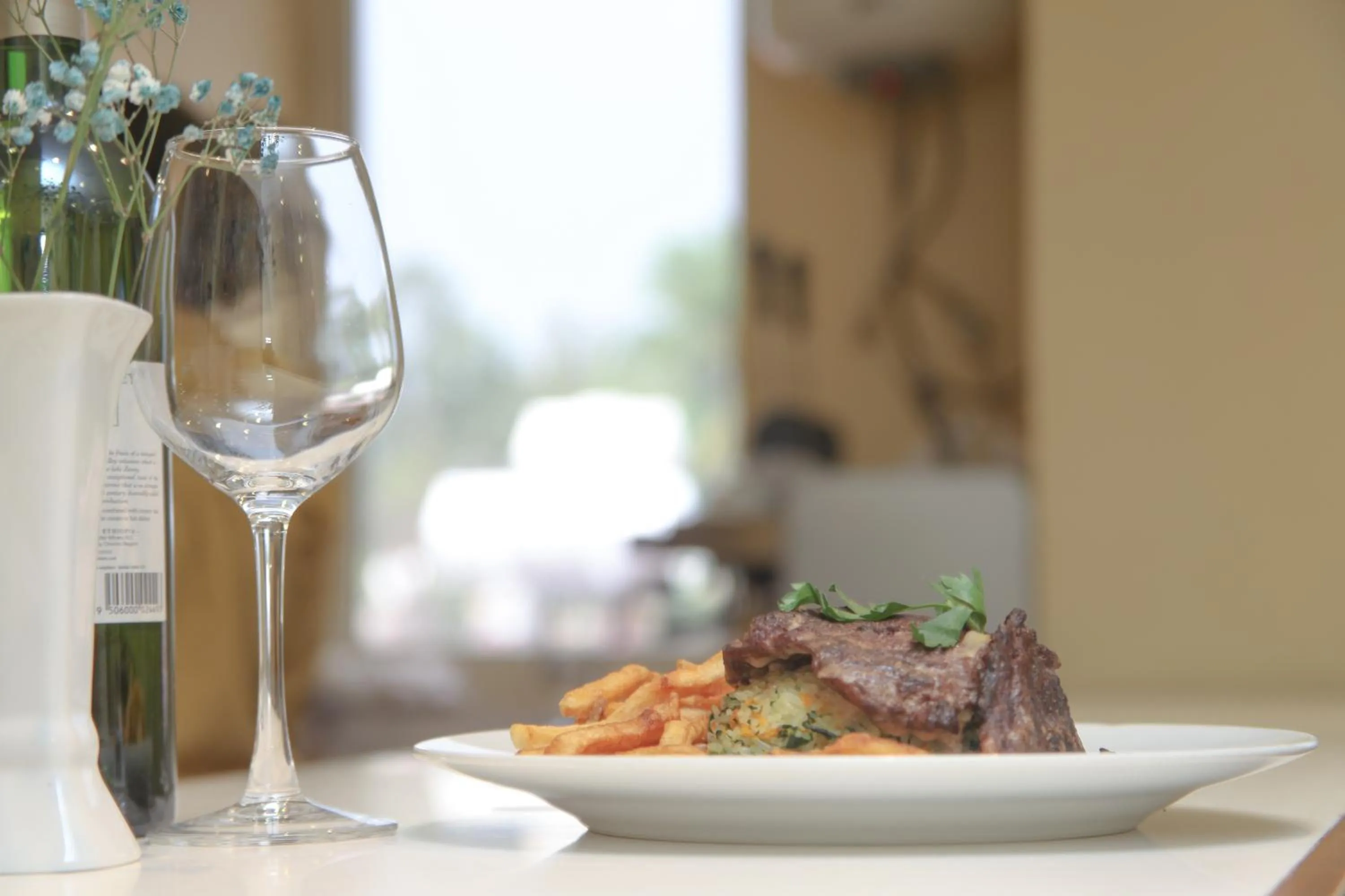 Restaurant/places to eat in Stay Easy Hotel