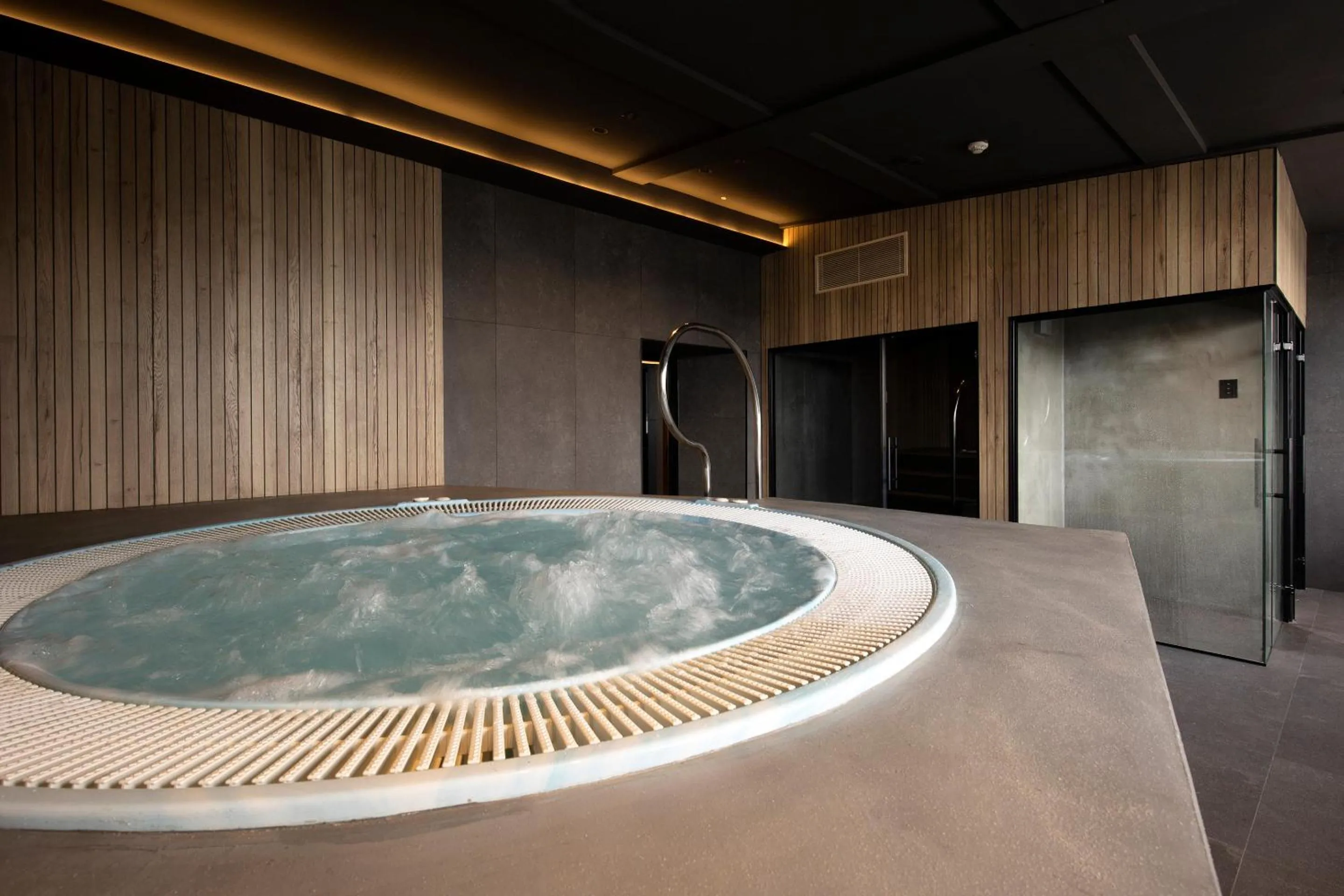 Hot Tub in Hotel Màgic Pas by Nexta