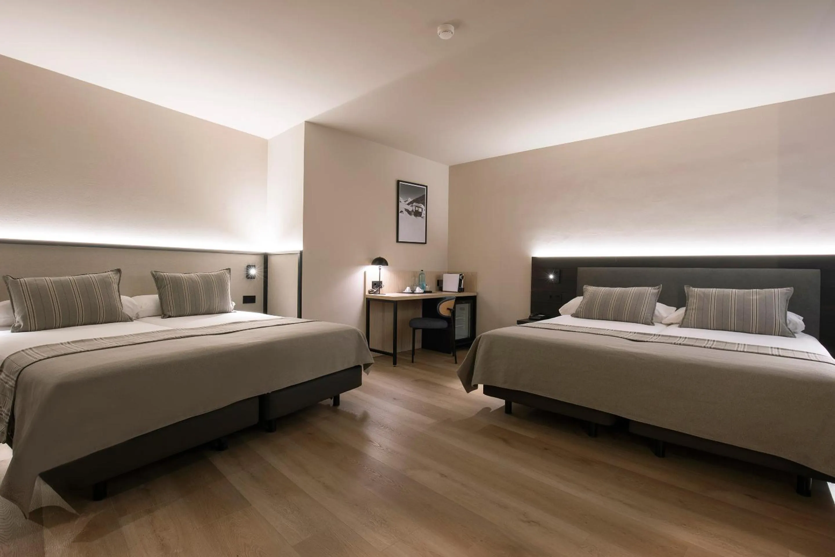 Bedroom, Bed in Hotel Màgic Pas by Nexta