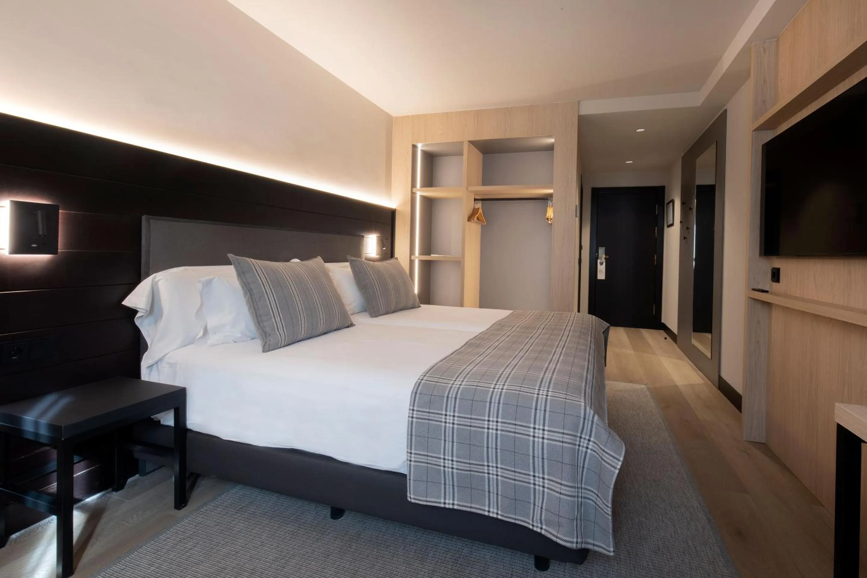 Bedroom, Bed in Hotel Màgic Pas by Nexta