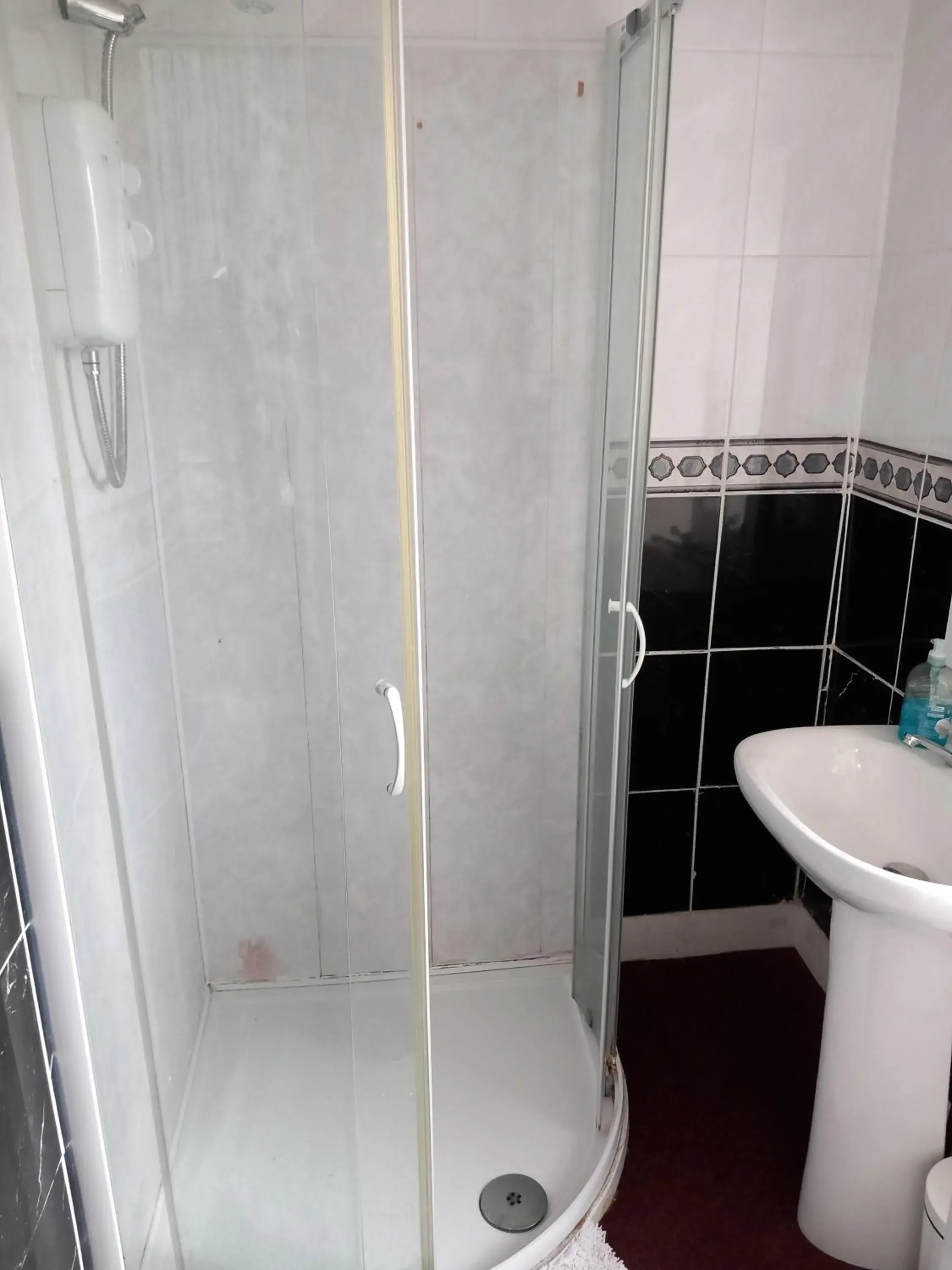 Triple Room with Shower in Aberdeen Arms Hotel Tarland Triple Room with Shower in Aberdeen Arms Hotel Tarland