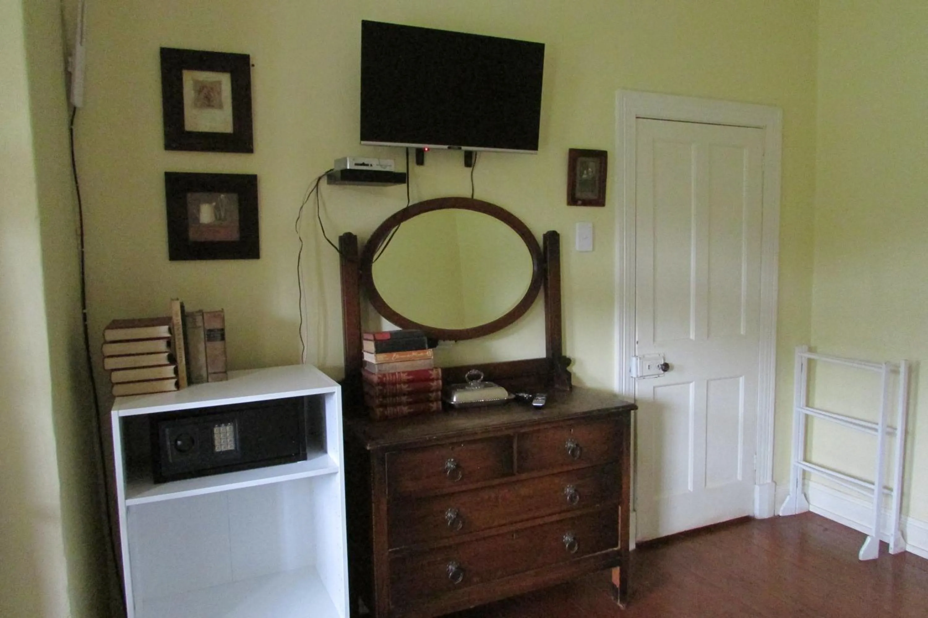 TV and multimedia in Absolute Leisure Cottages