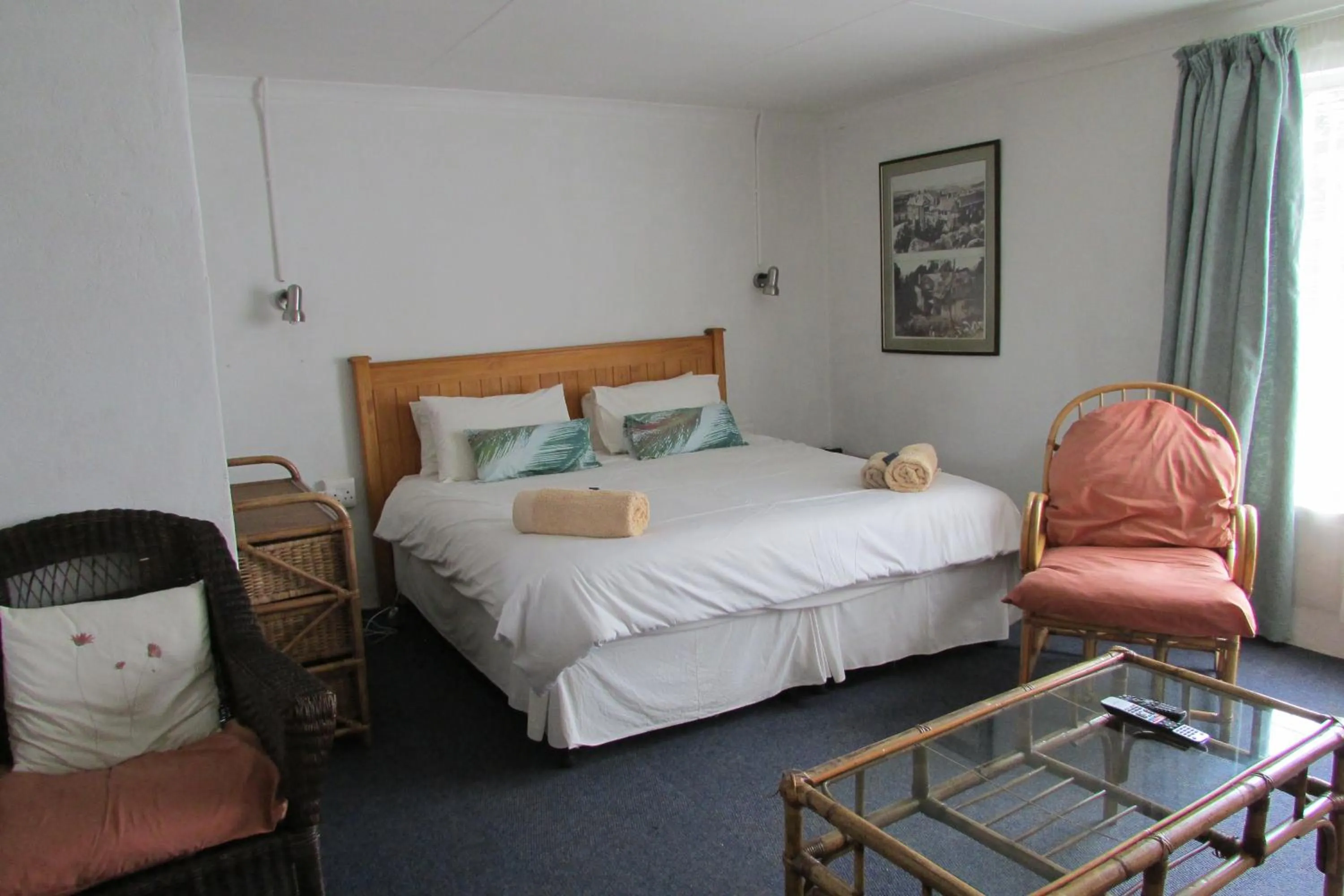Bedroom, Bed in Absolute Leisure Cottages